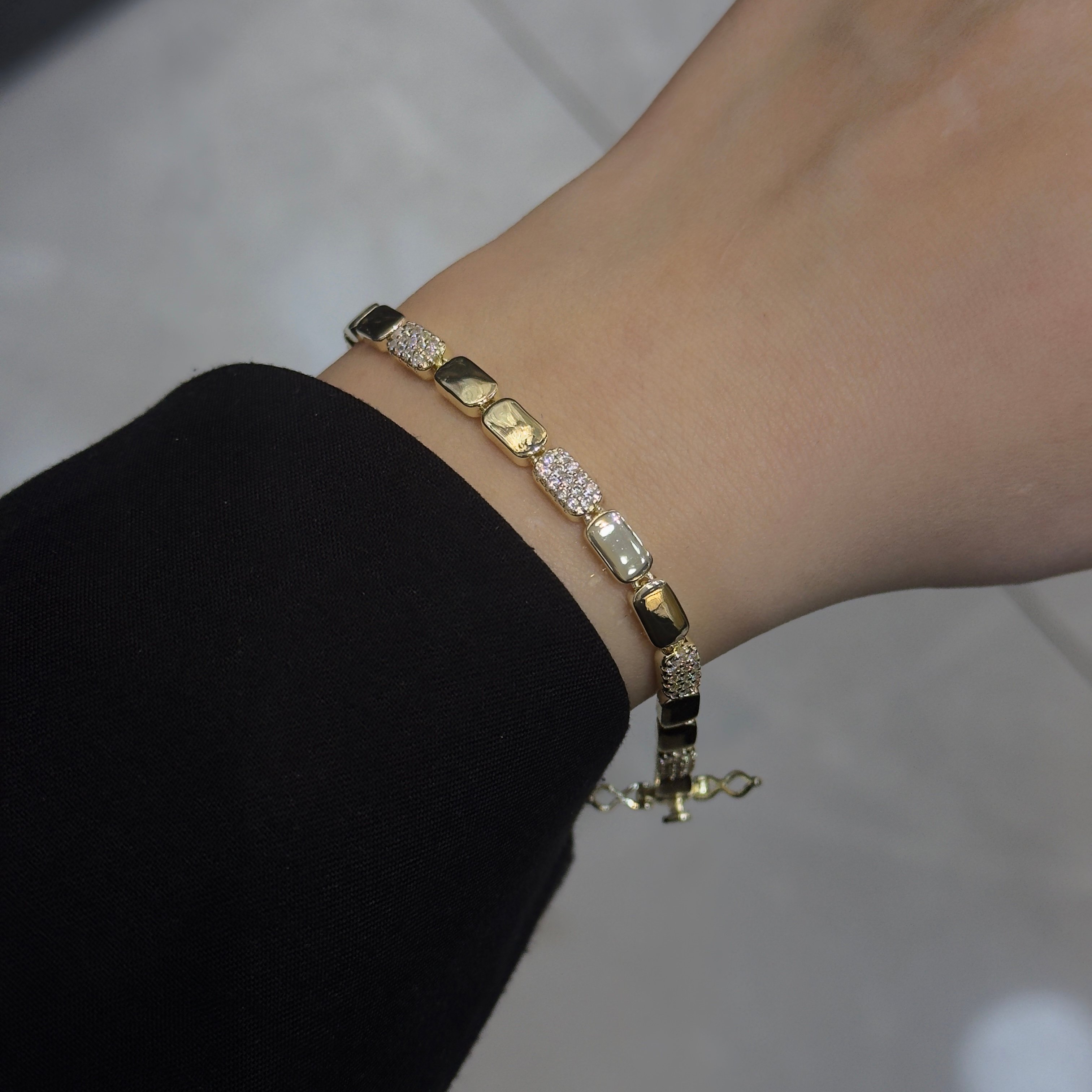 Premium İthal Gold Zirkon ve Plaka İşçilikli Darlene Bileklik