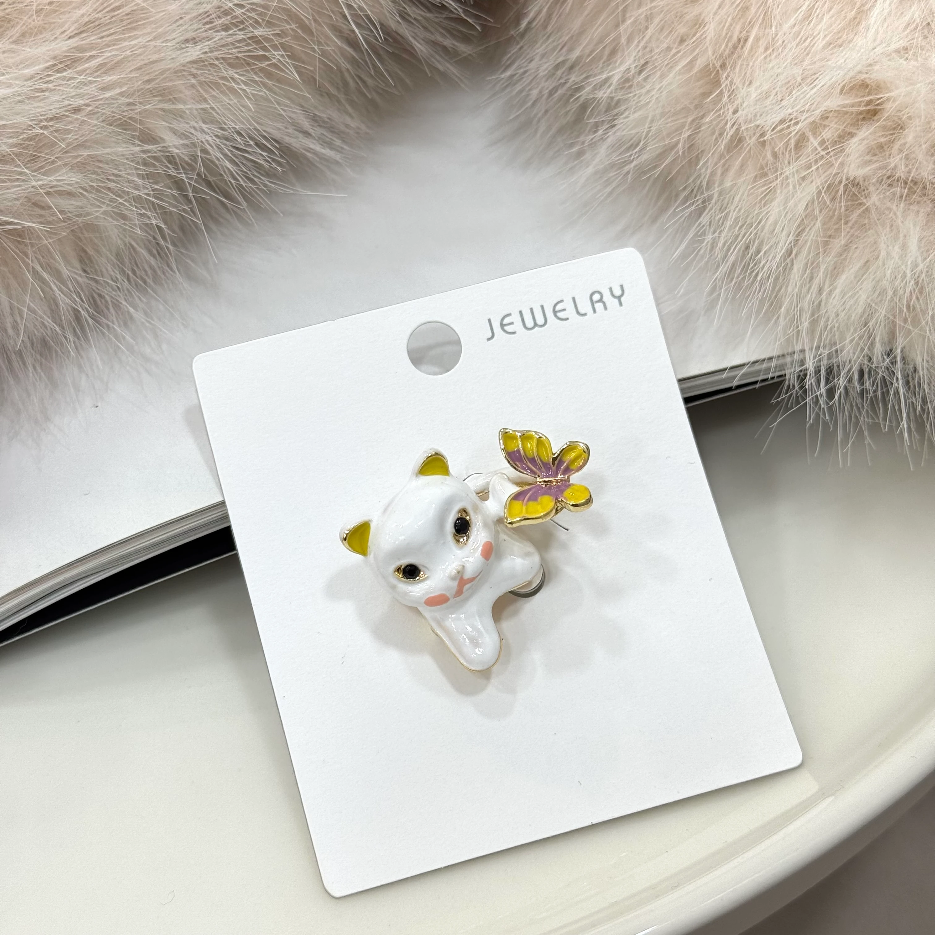 Beyaz Kedi Broş No:49