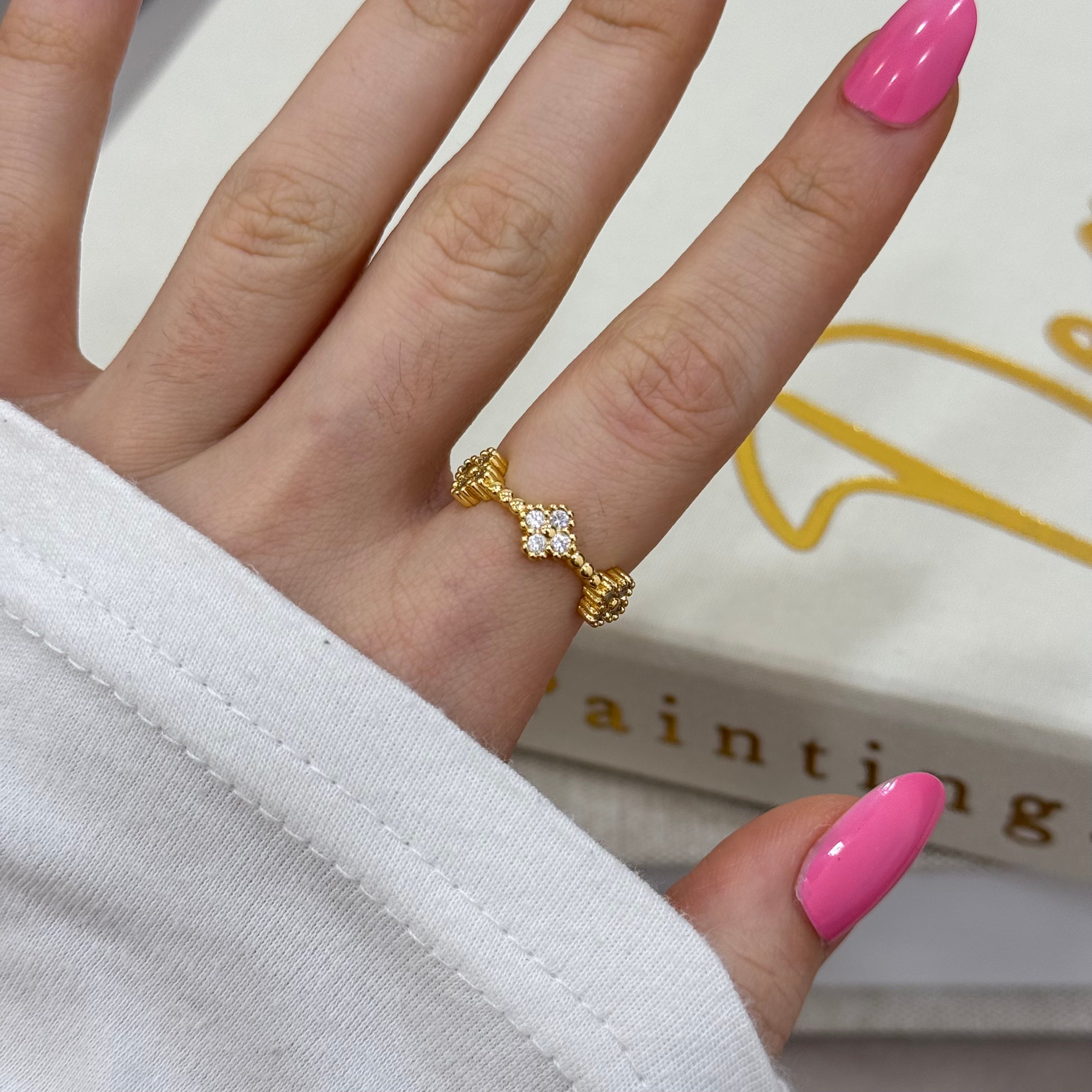 Premium Taşlı Yonca Minimal Ayarlı Yüzük