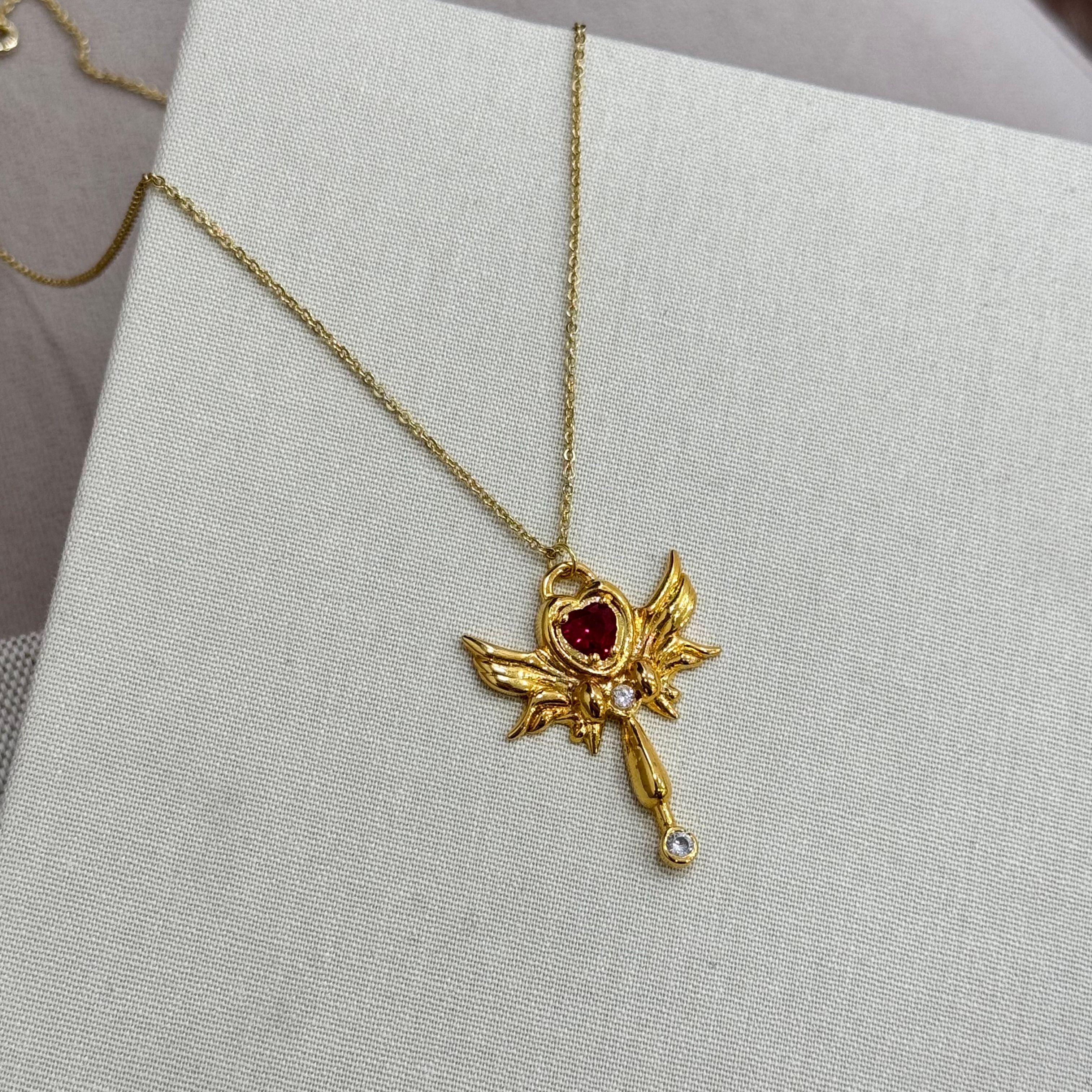Xuping Su Serisi Angel is Protecting Me Figür Kolye
