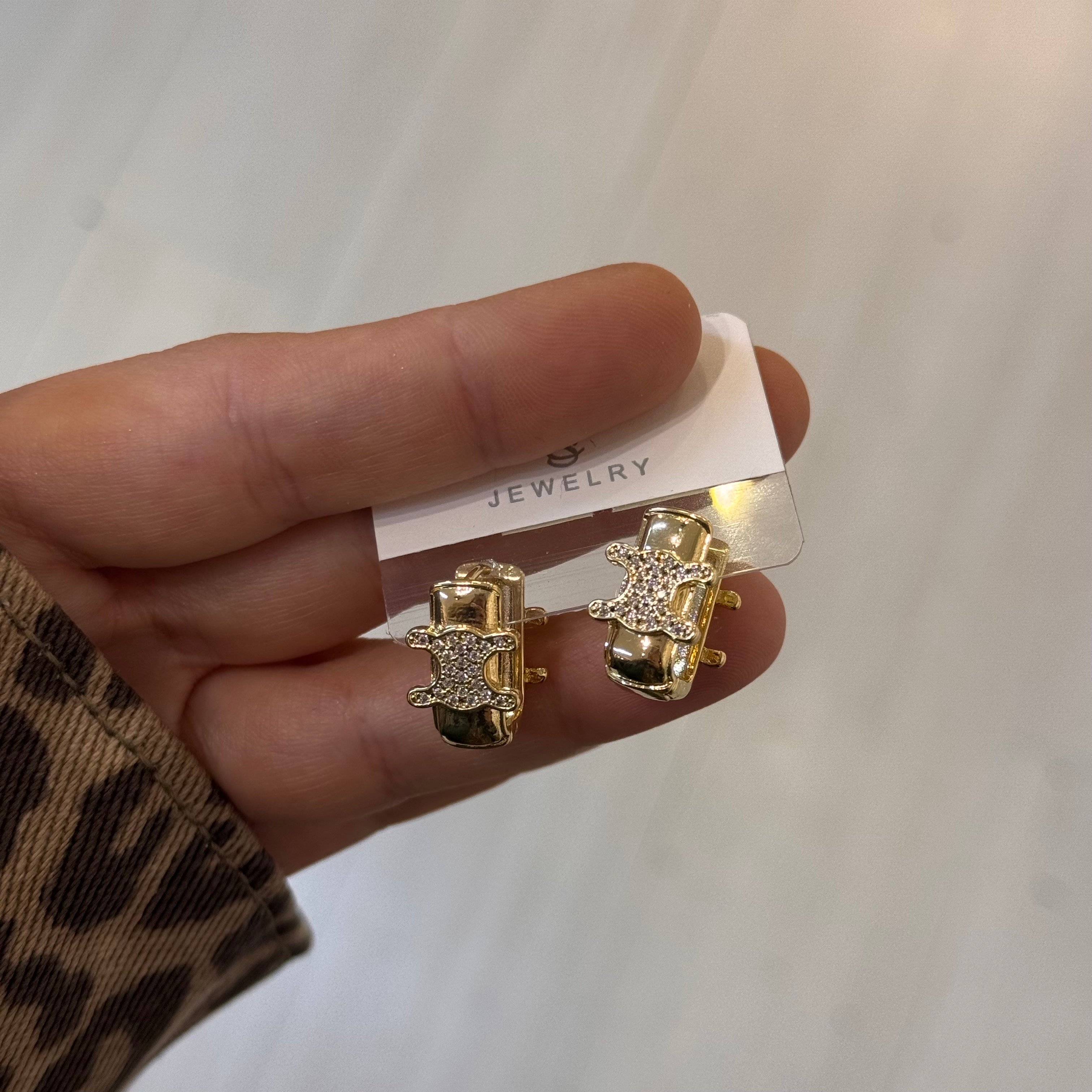 Premium C Taşlı Minimal Halka Küpe