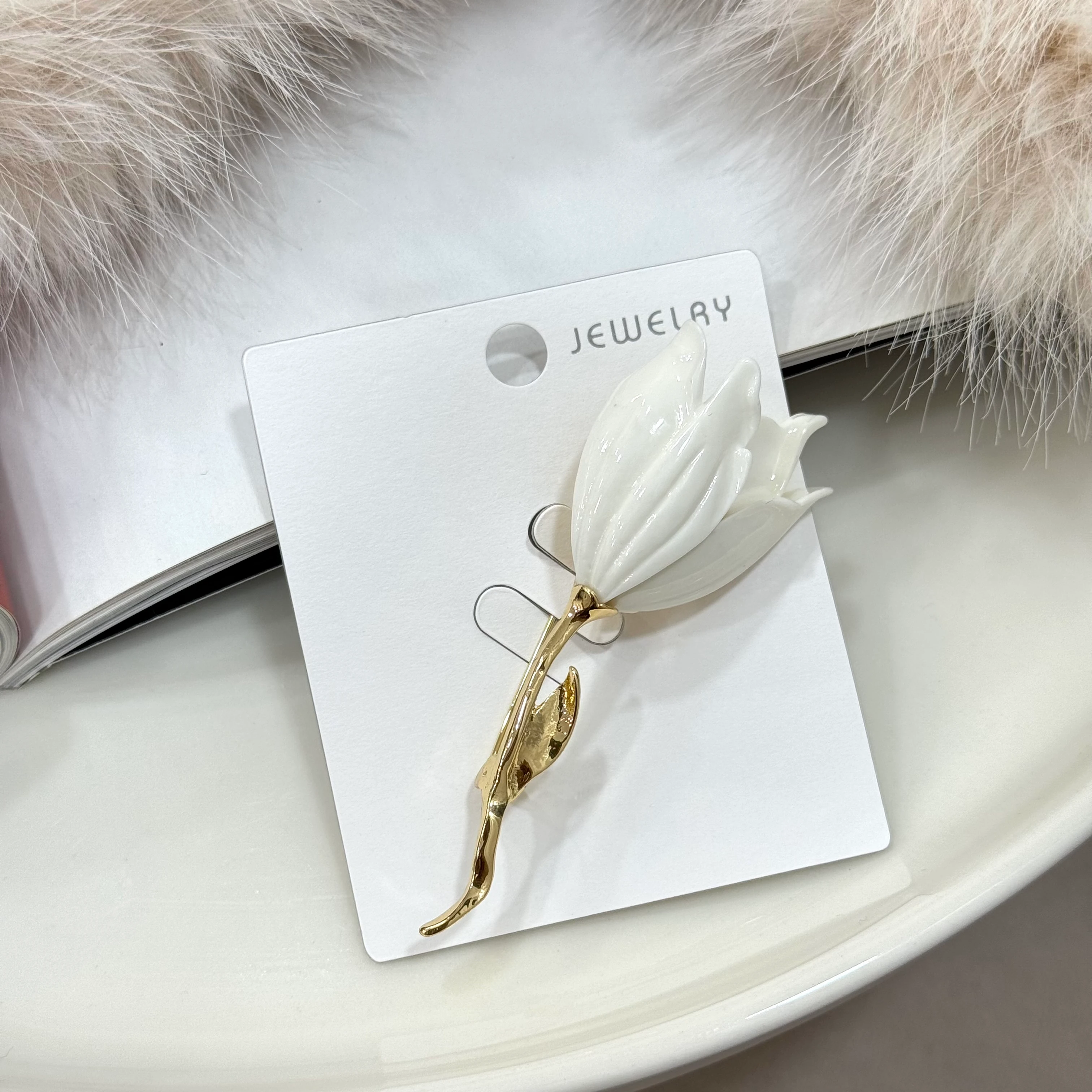 Beyaz Çiçek Broş No:35