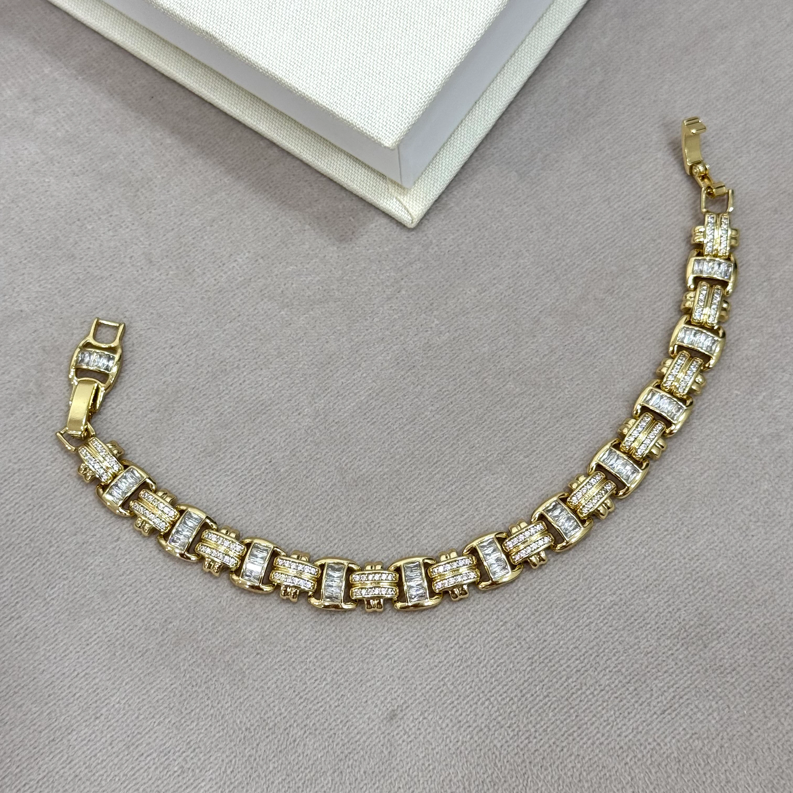 Xuping Su Serisi Variosa Baget Bileklik