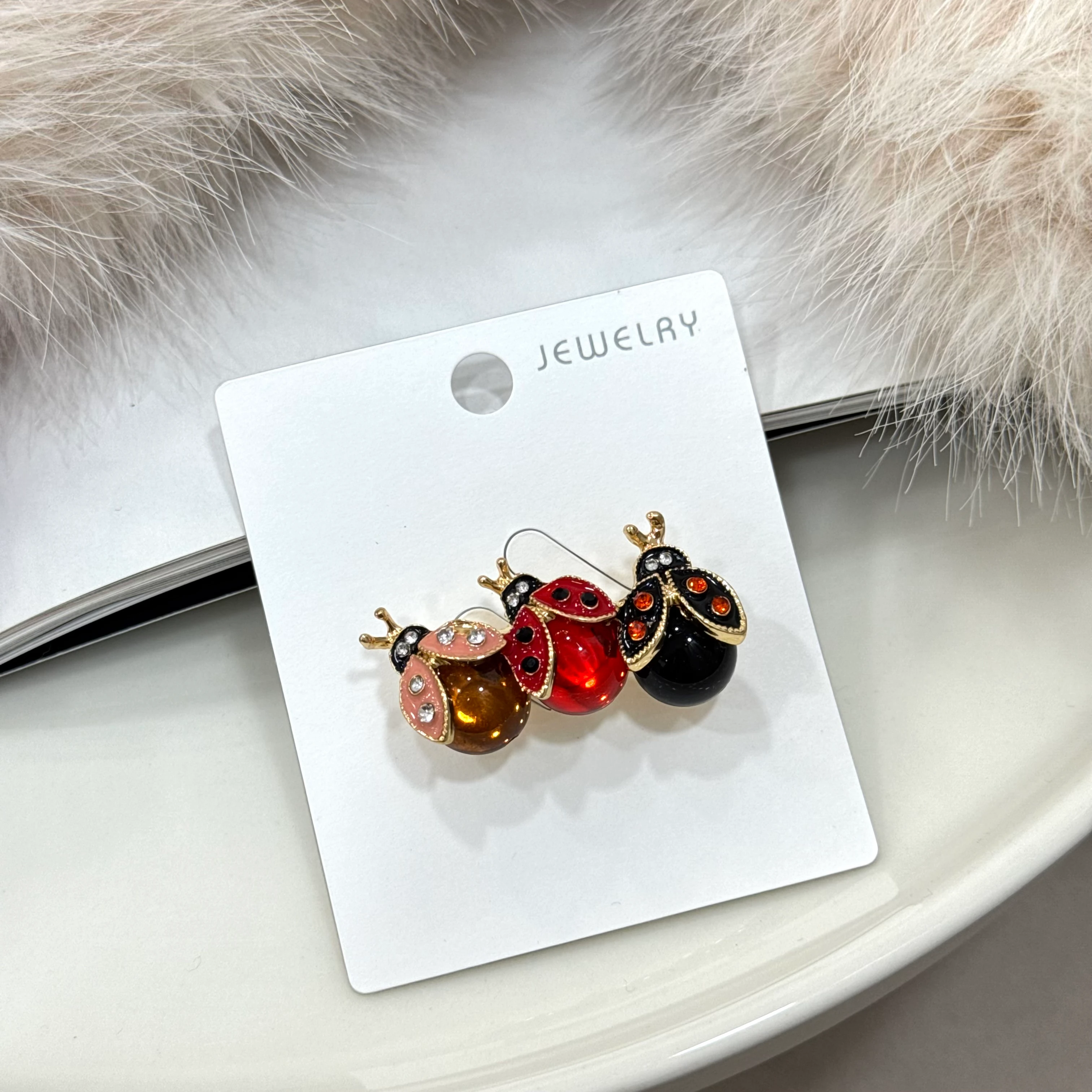 Uğur Böcekleri Broş No:54