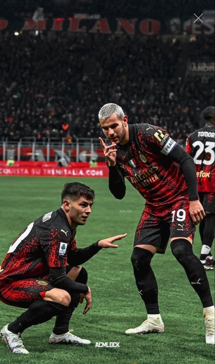 AC Milan Ev Sahibi Kırmızı/Siyah Forma