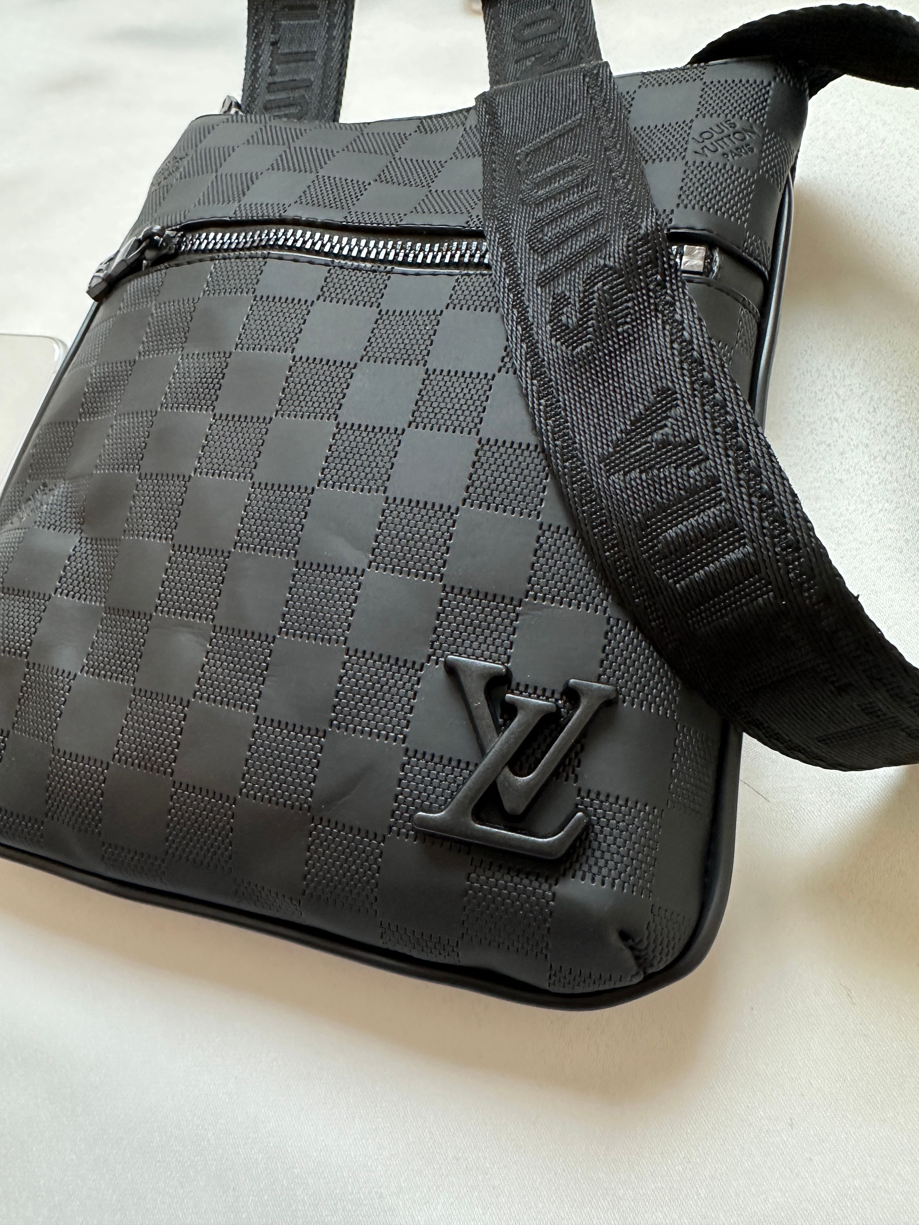 Black Medium District Bag