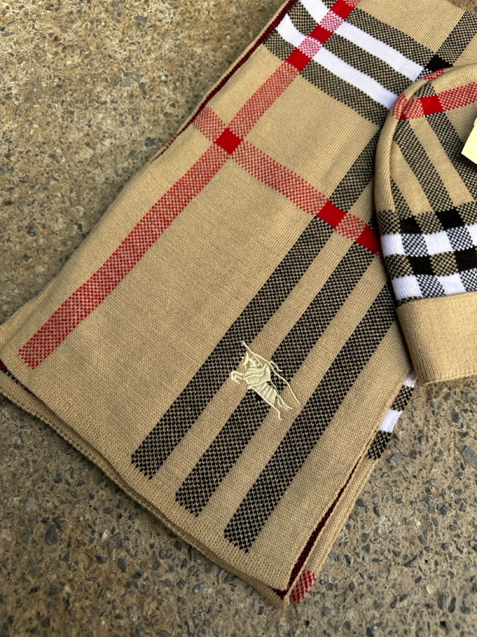 Check Atkı ve Bere Seti