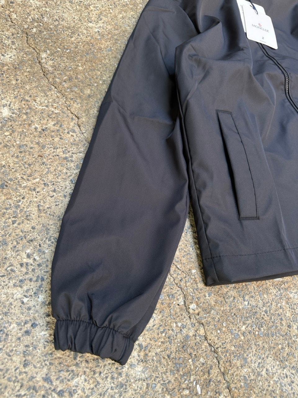 Kapüşonlu Kolda Logo Detaylı Ceket