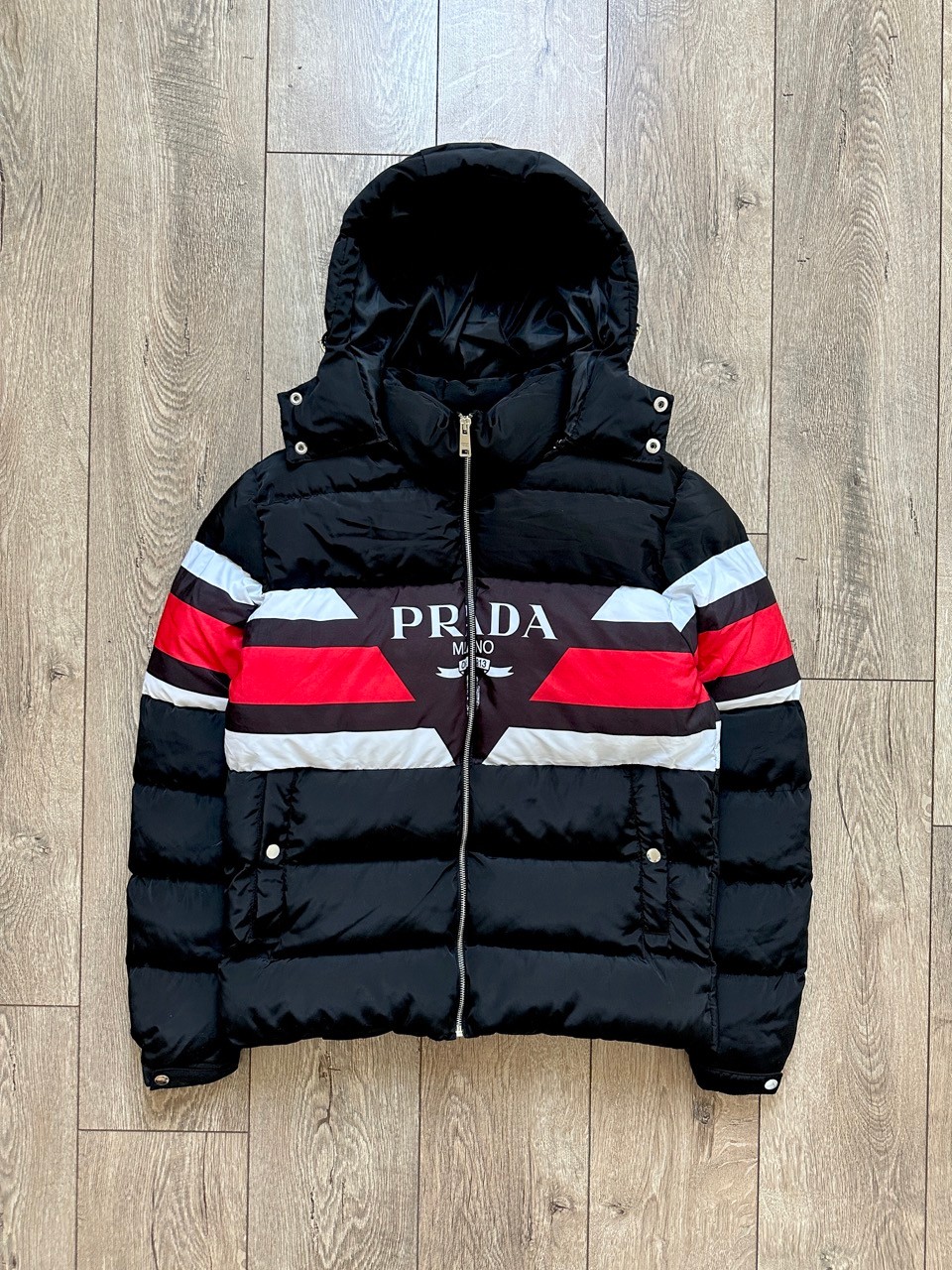 Triangle Logo White/Red Puffer Mont