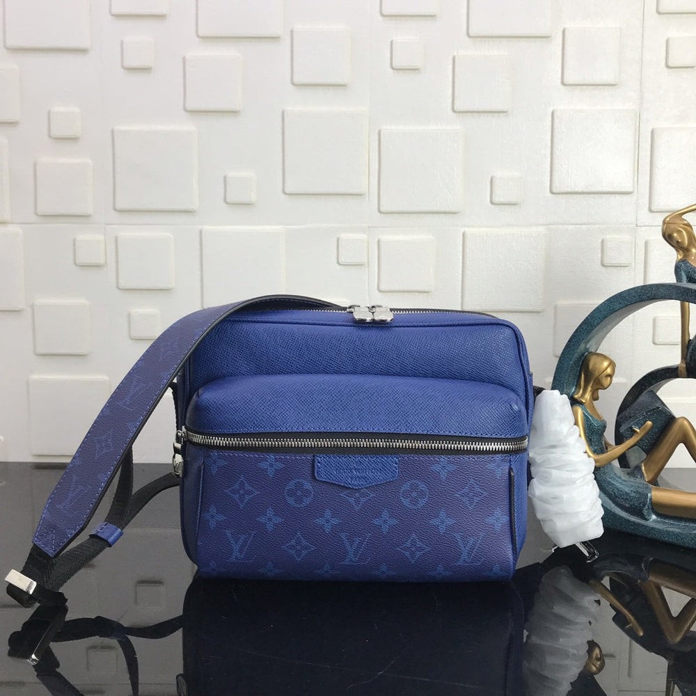 Taiga Monogram Outdoor Messenger Cobalt Çanta