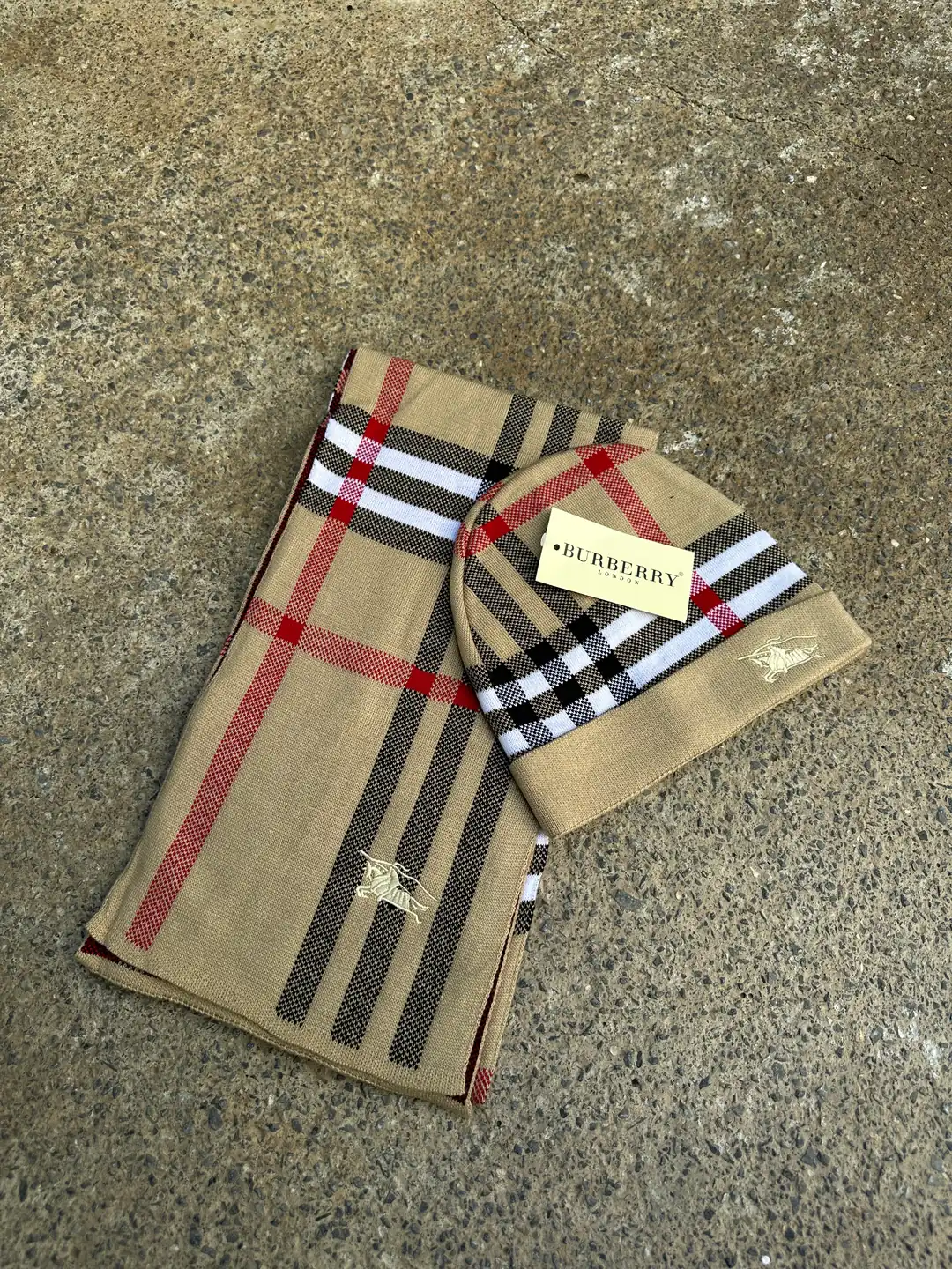 Burberry Check Atkı ve Bere Seti