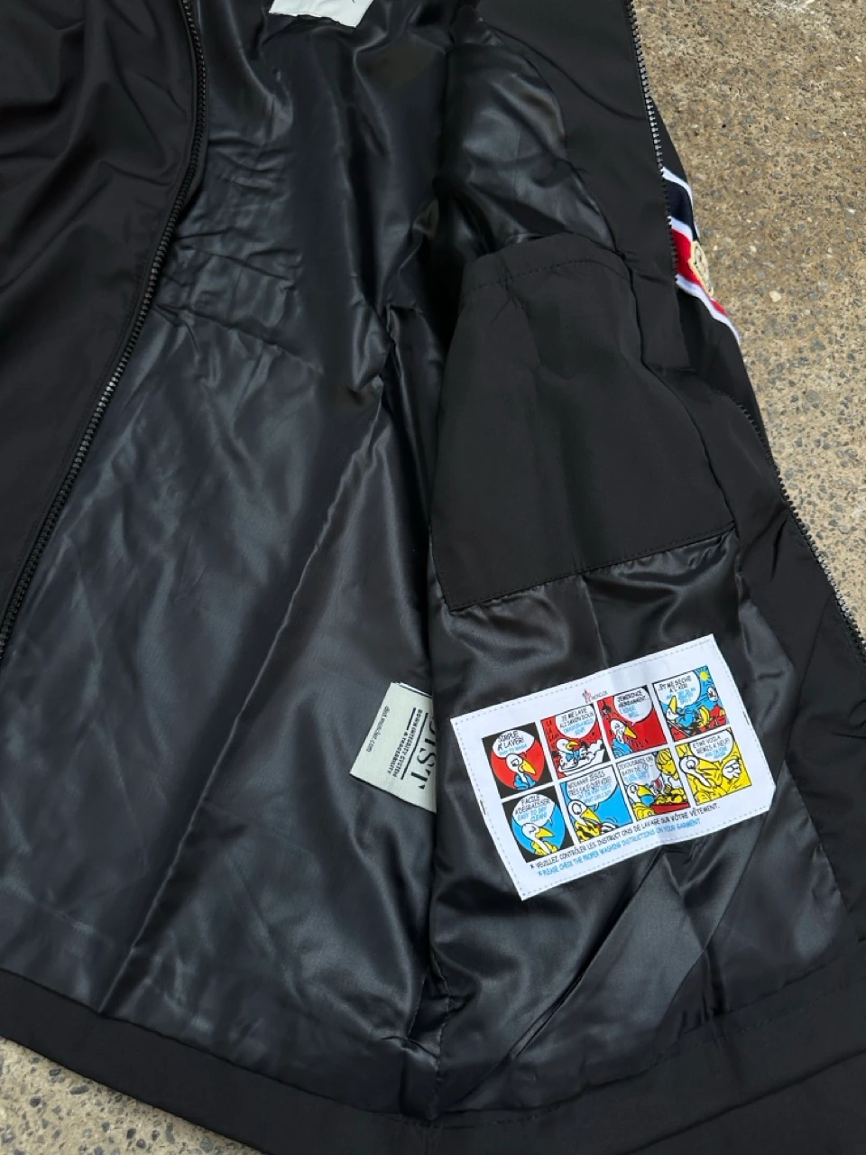 Kapüşonlu Kolda Logo Detaylı Ceket