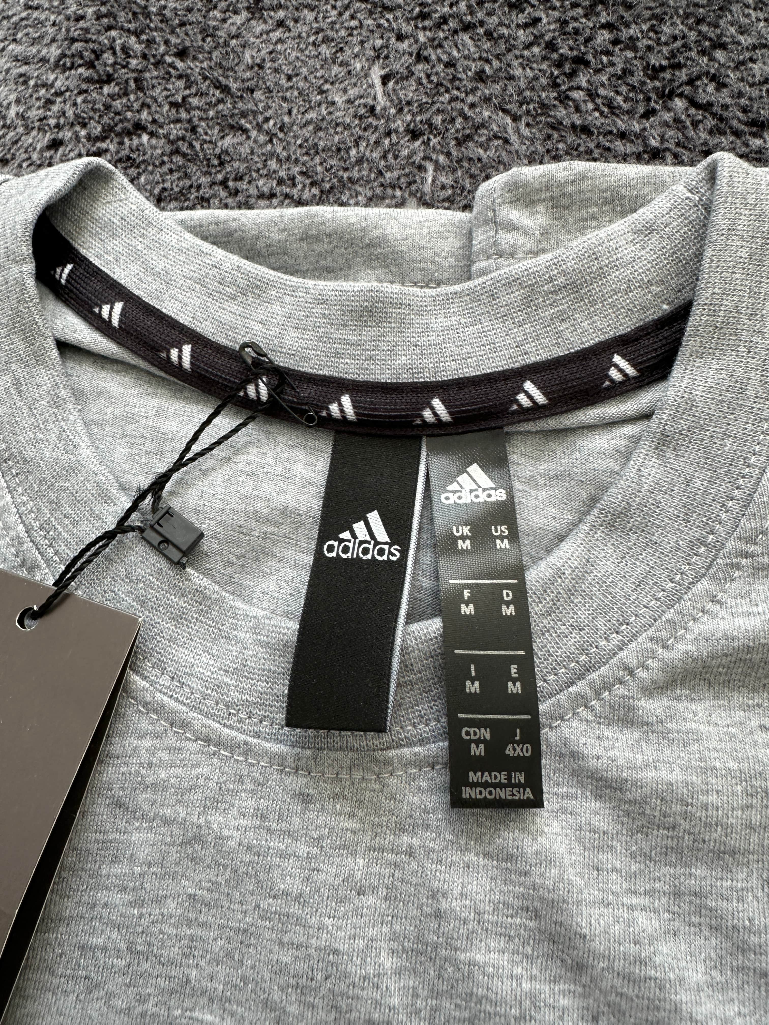 Essentials Feelready Dolu Logo Tişört