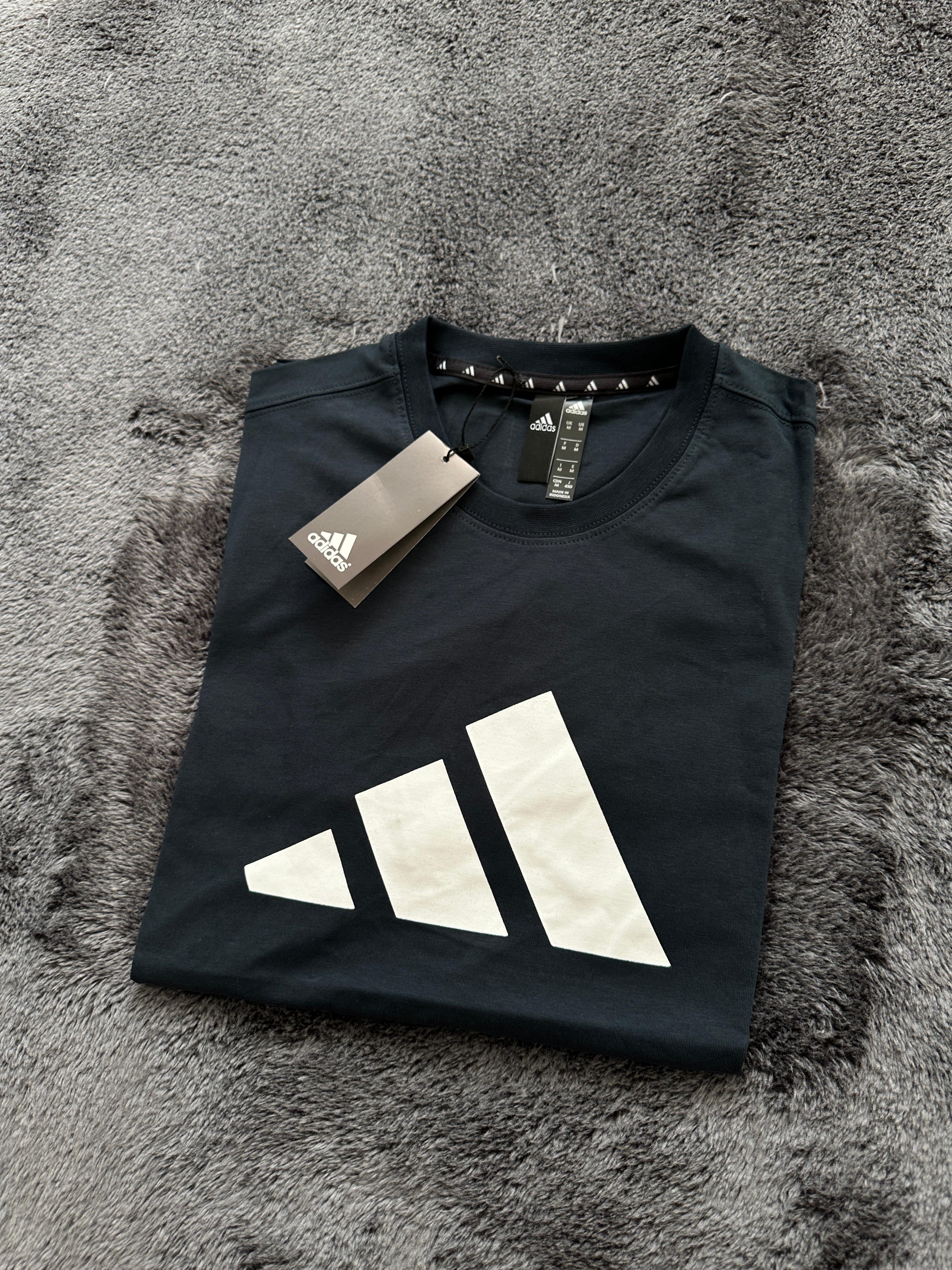 Essentials Feelready Dolu Logo Tişört