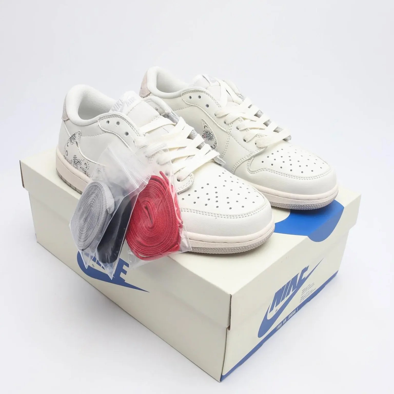 Air Jordan 1 Retro Low OG SP x Travis Scott White/Green Toe