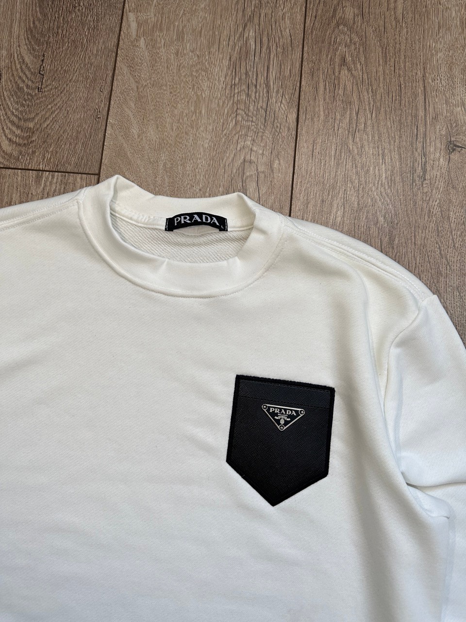 Pocket Silver Logo Sweat