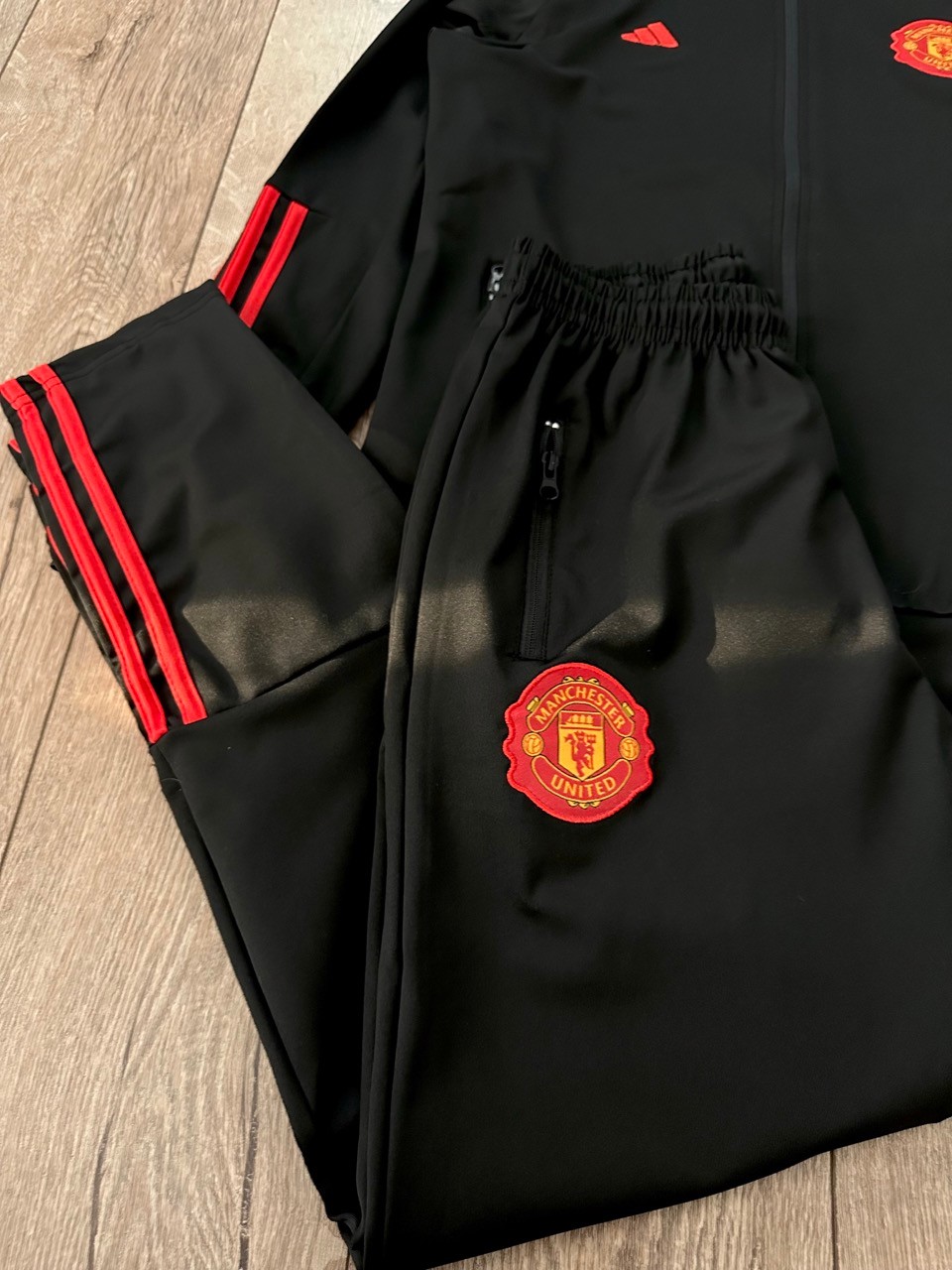 Manchester United Training Eşofman Takımı Black/Black/Red