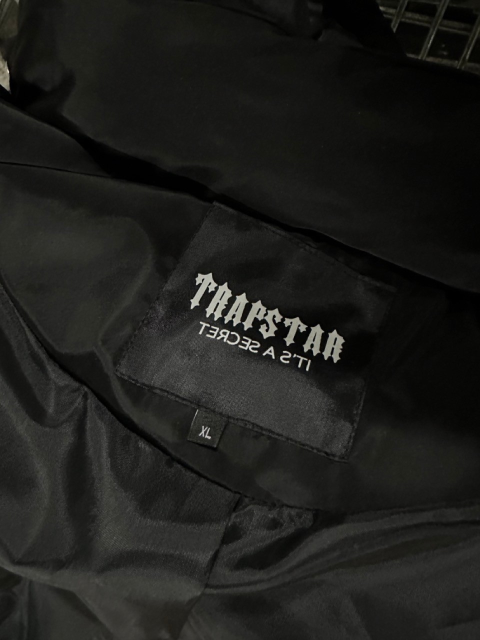 Puffer Black Silver Logo Yelek