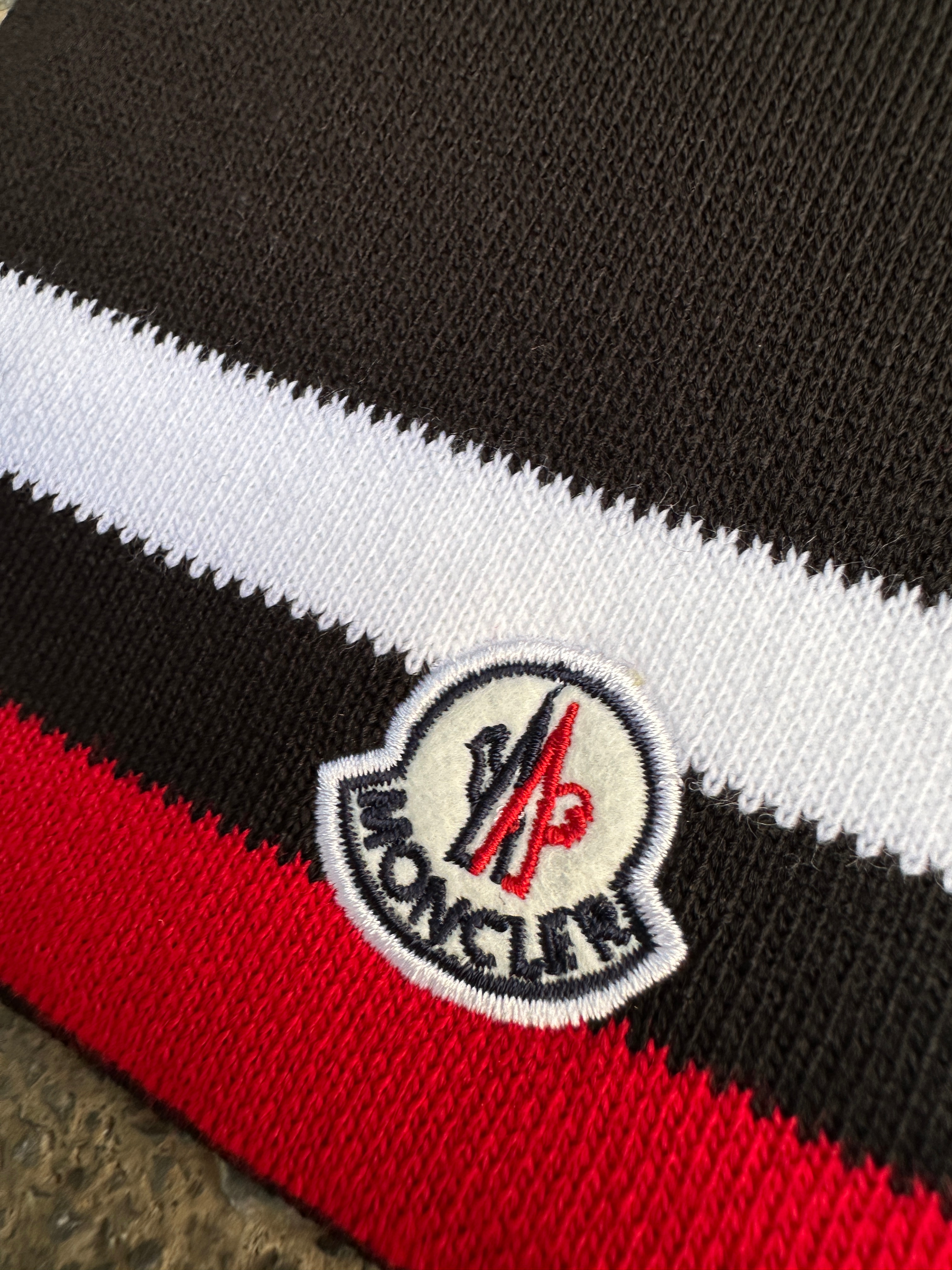 Logo Patchli Atkı ve Bere Seti