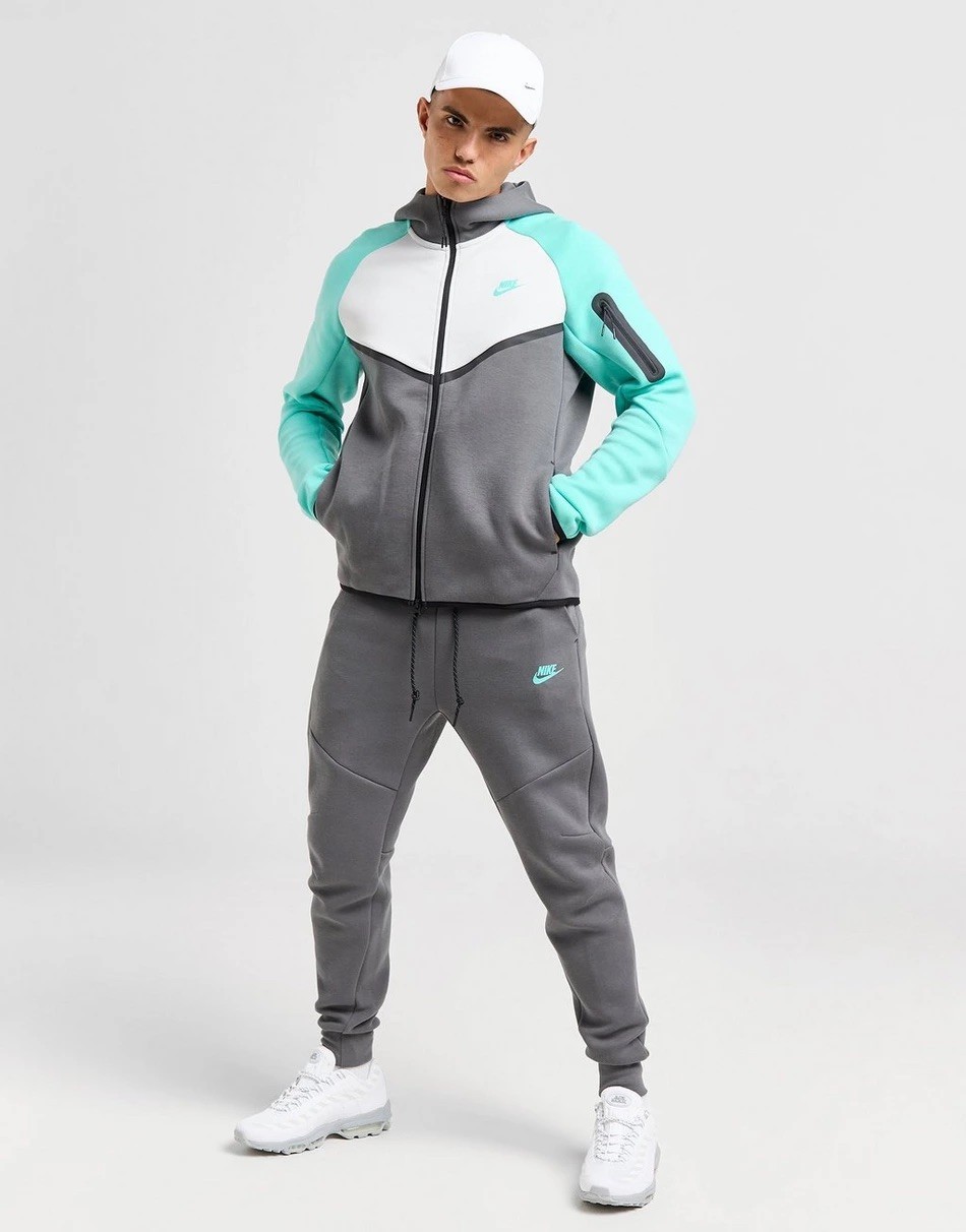 Yeni 2025 Tech Fleece Eşofman Takımı