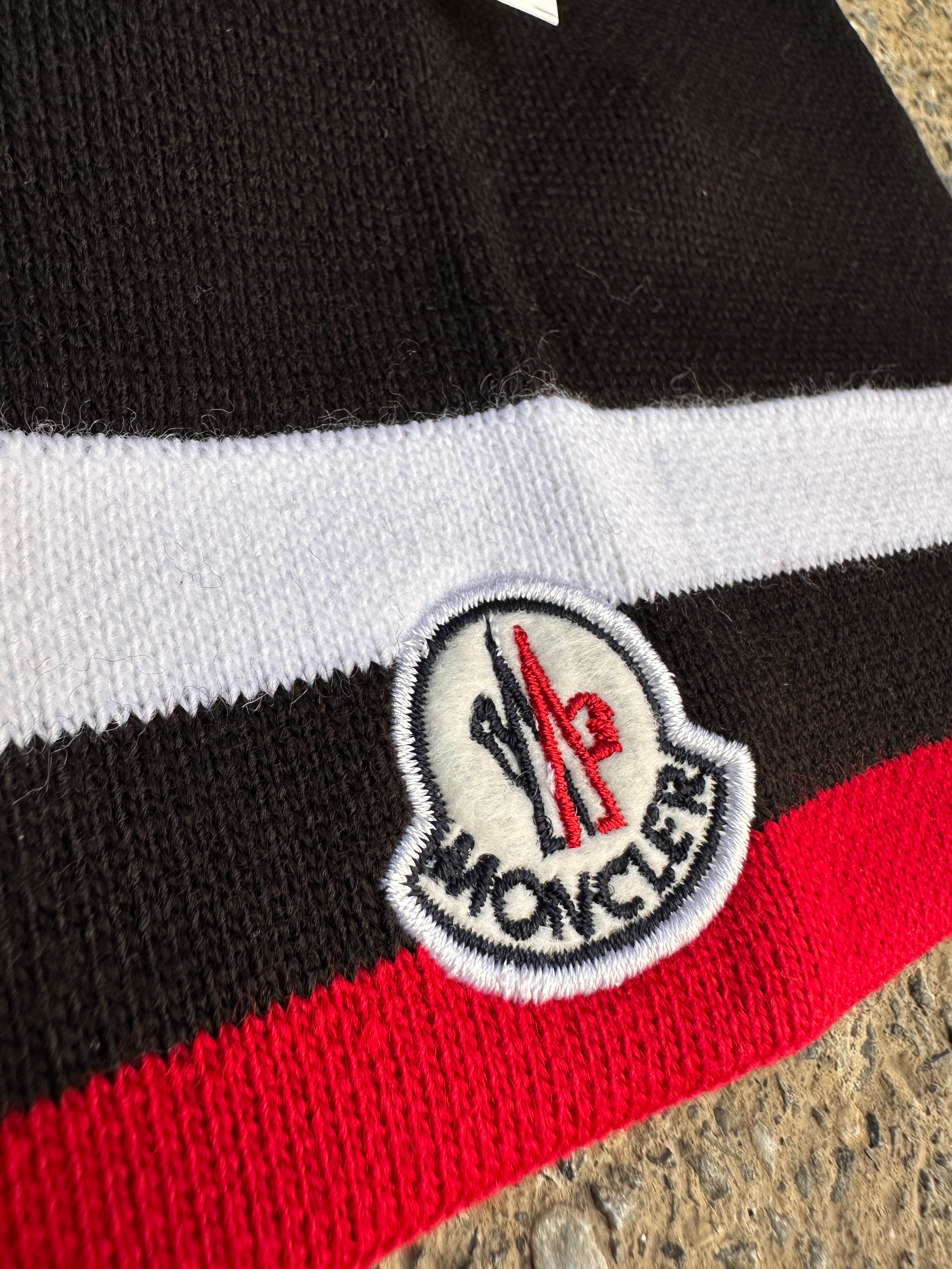 Logo Patchli Atkı ve Bere Seti