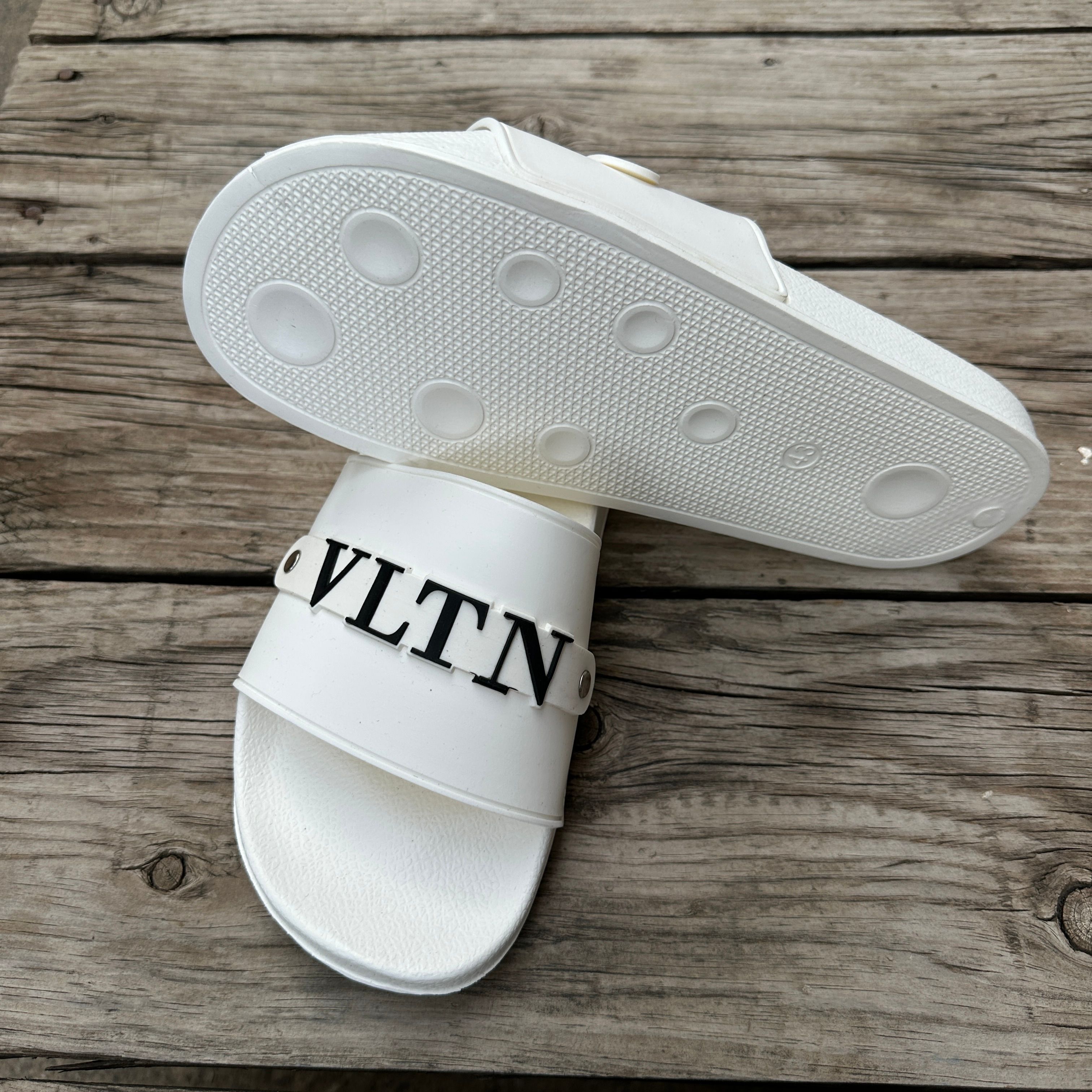 VLTN Kabartma Logolu Erkek Terlik