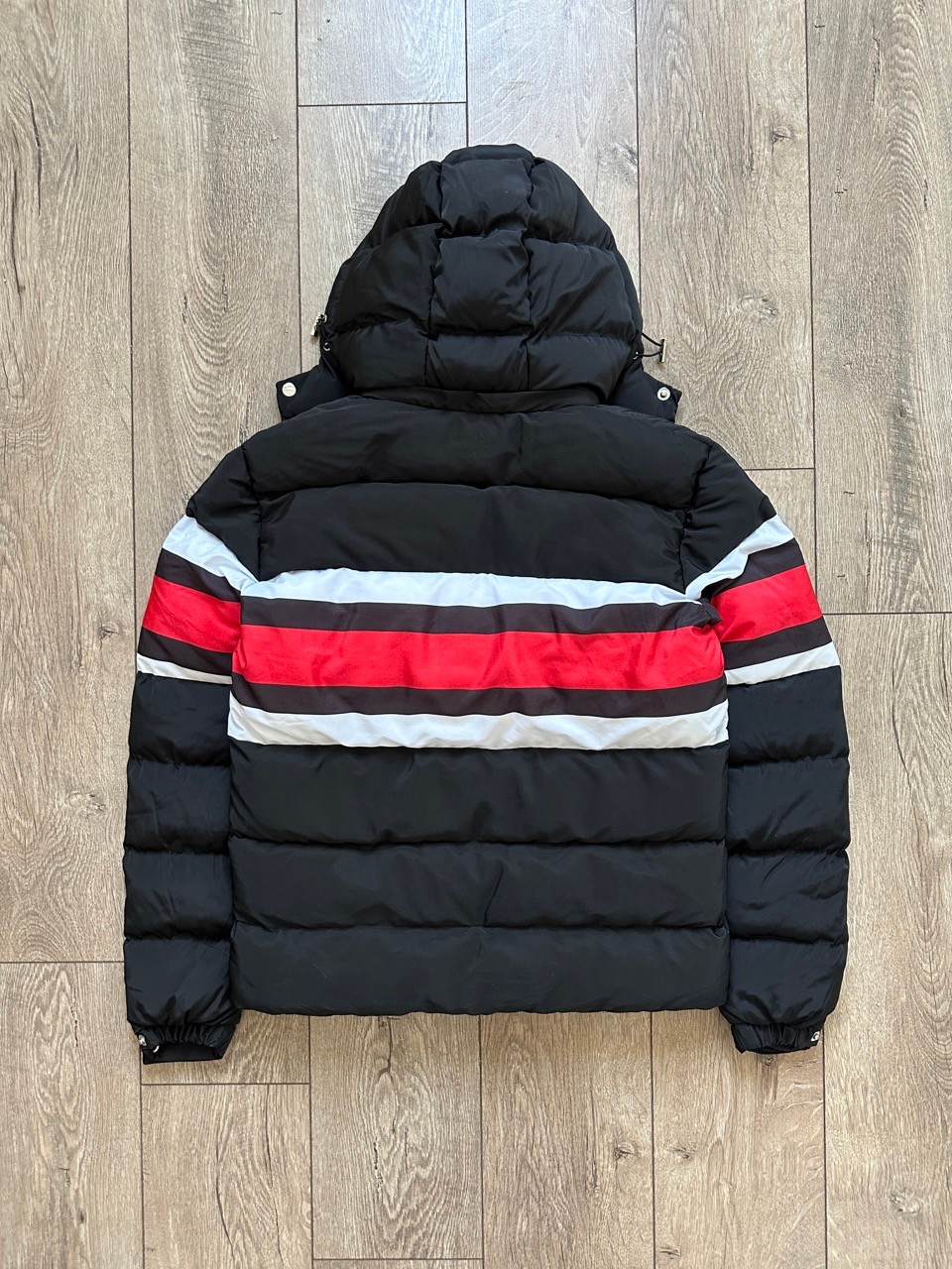 Triangle Logo White/Red Puffer Mont