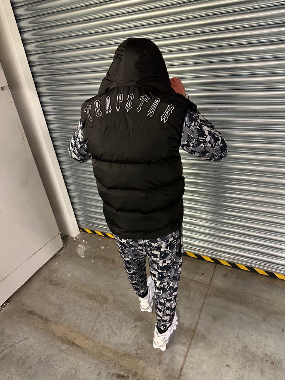 Puffer Black Silver Logo Yelek
