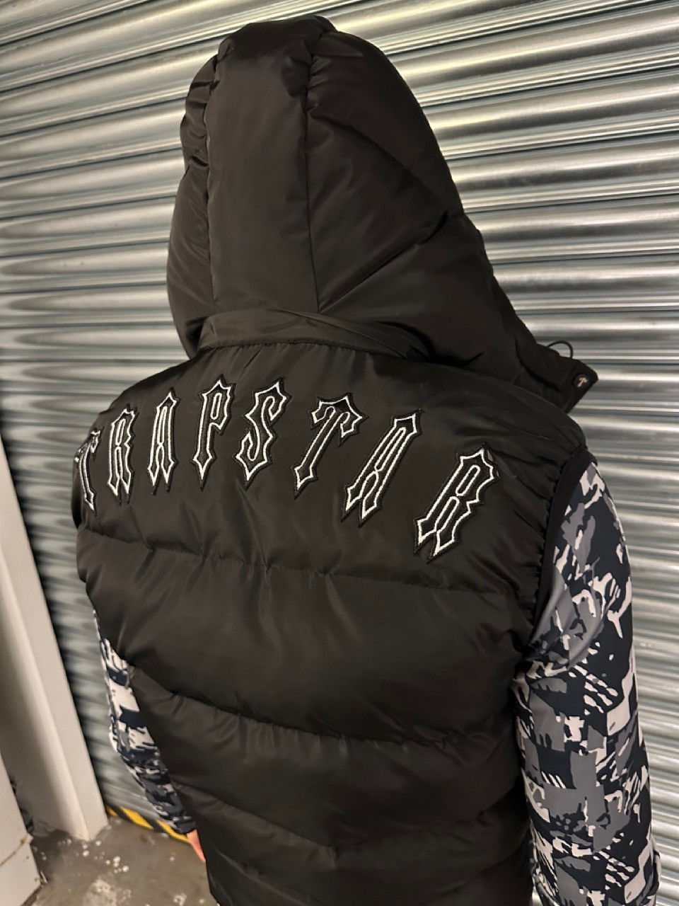 Puffer Black Silver Logo Yelek