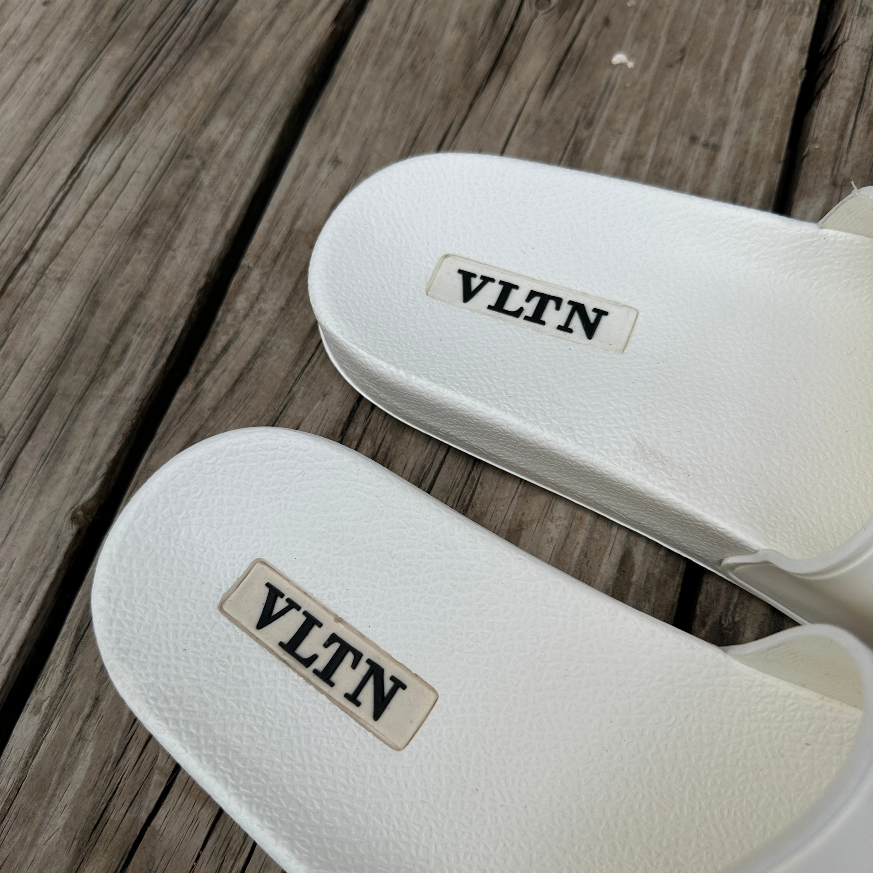 VLTN Kabartma Logolu Erkek Terlik