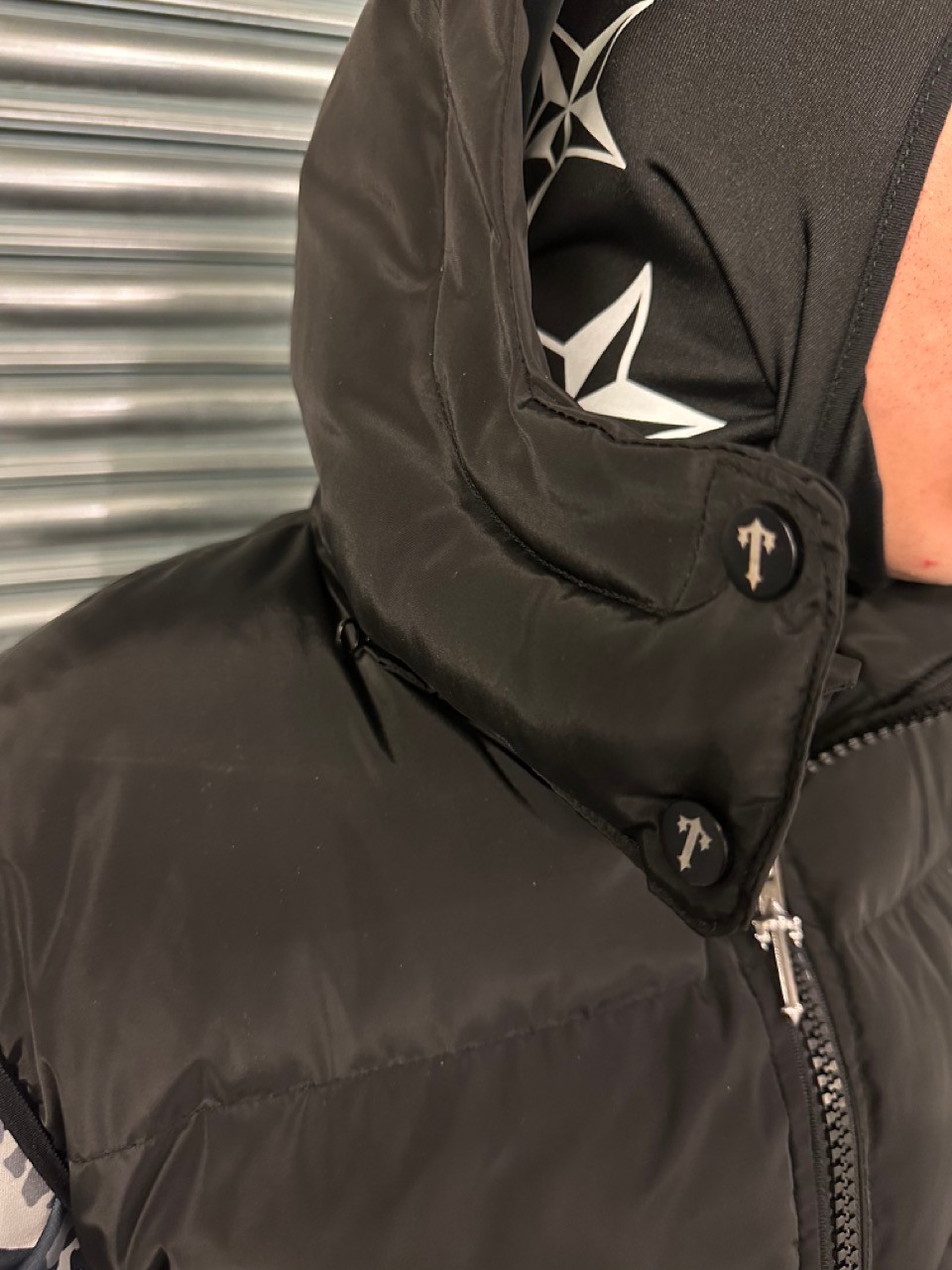 Puffer Black Silver Logo Yelek