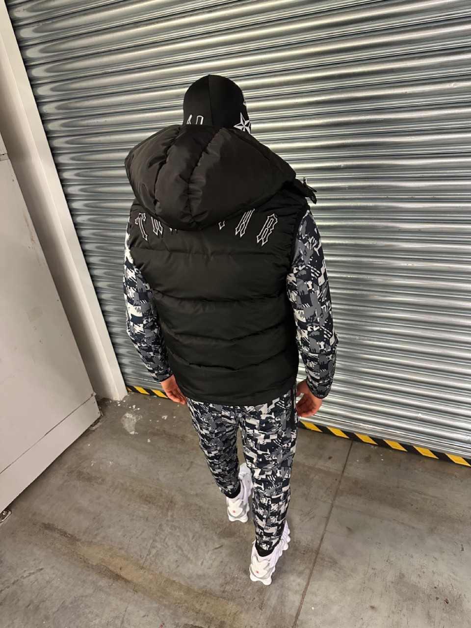 Puffer Black Silver Logo Yelek