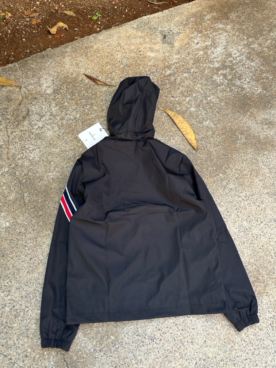 Kapüşonlu Kolda Logo Detaylı Ceket