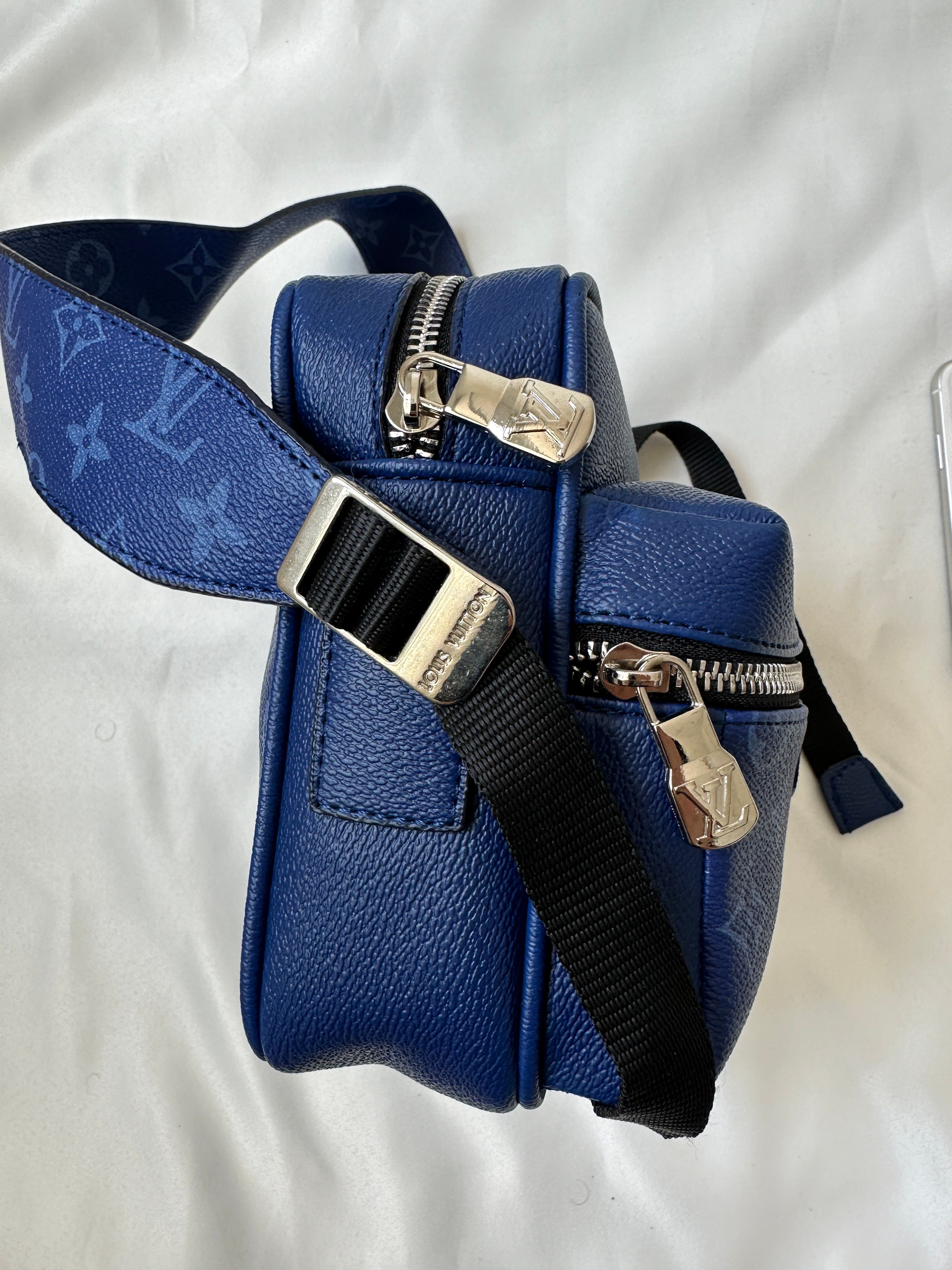 Taiga Monogram Outdoor Messenger Cobalt Çanta