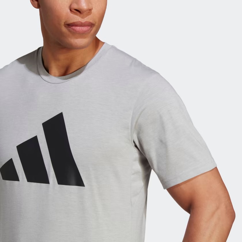 Essentials Feelready Dolu Logo Tişört