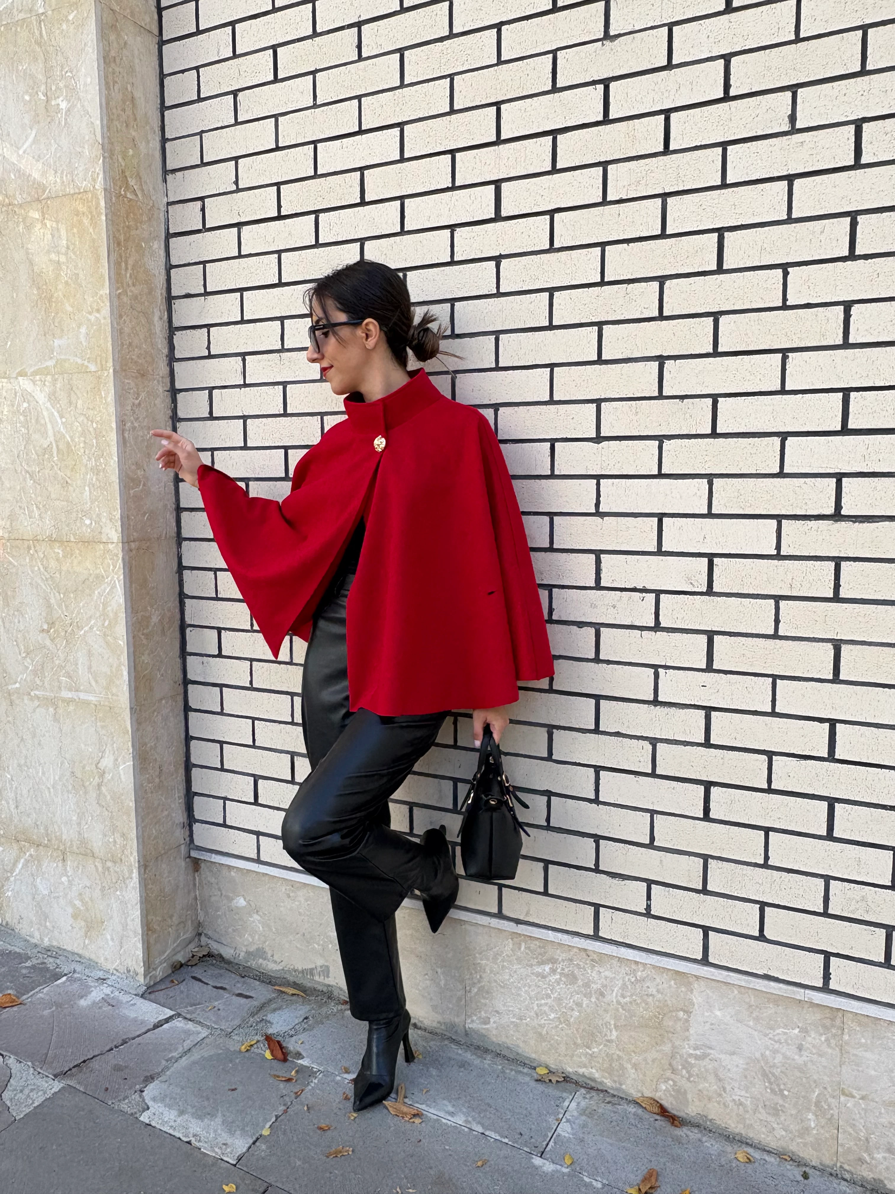 Dik Yaka Kemerli Kırmızı Panço