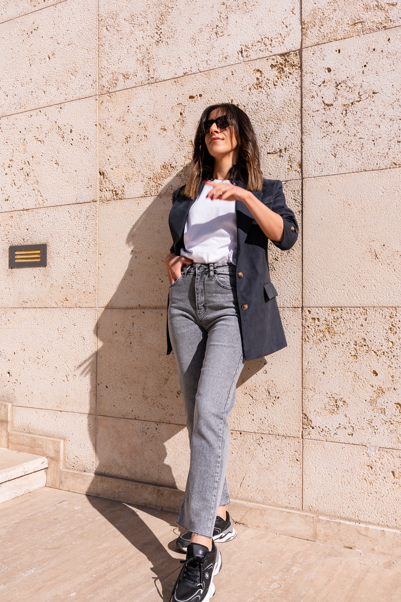 Kesik Paça Boyfit Yıkamalı Jean 