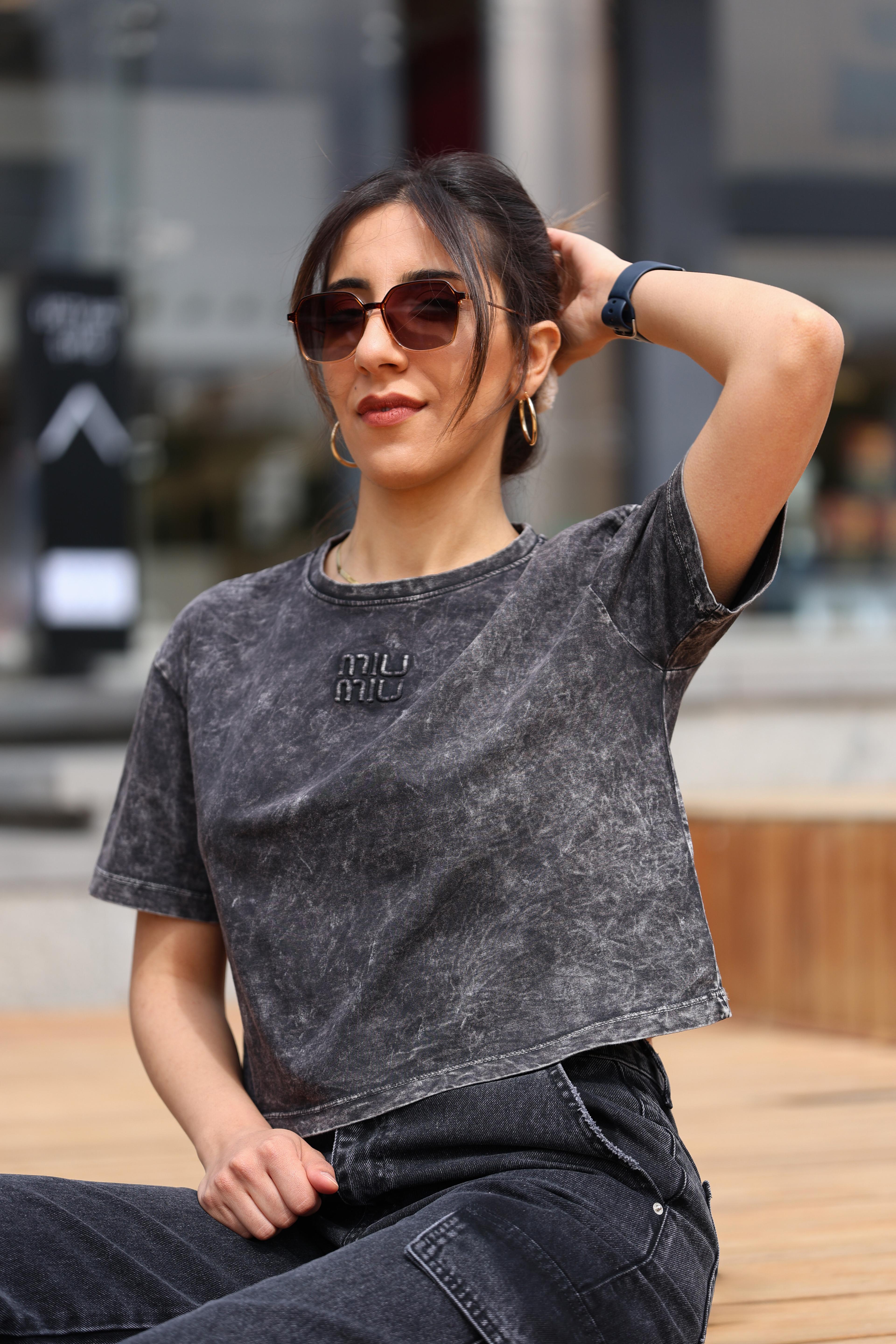 Yazı İşlemeli Yıkamalı Marka Model Crop Tshirt