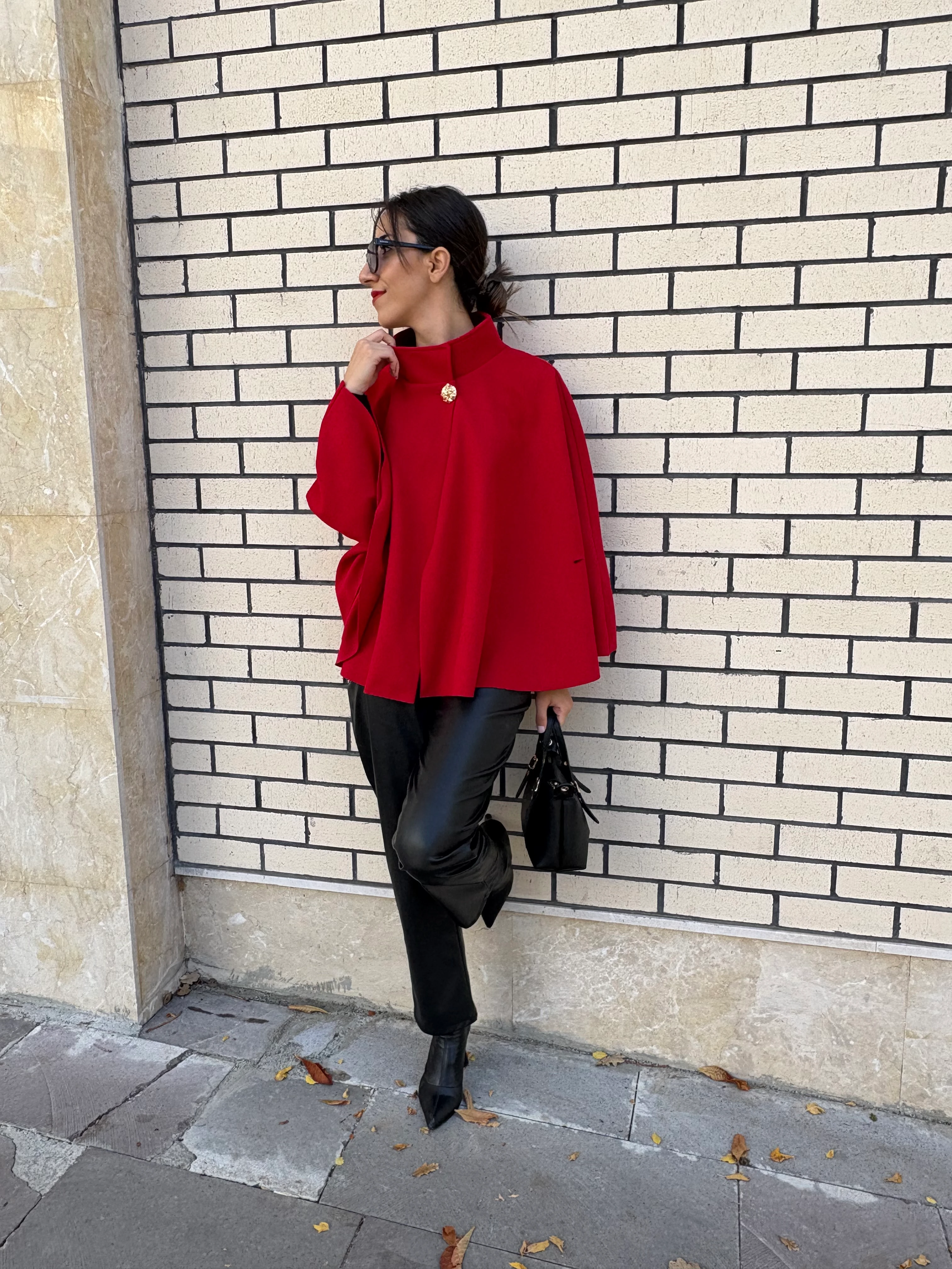 Dik Yaka Kemerli Kırmızı Panço