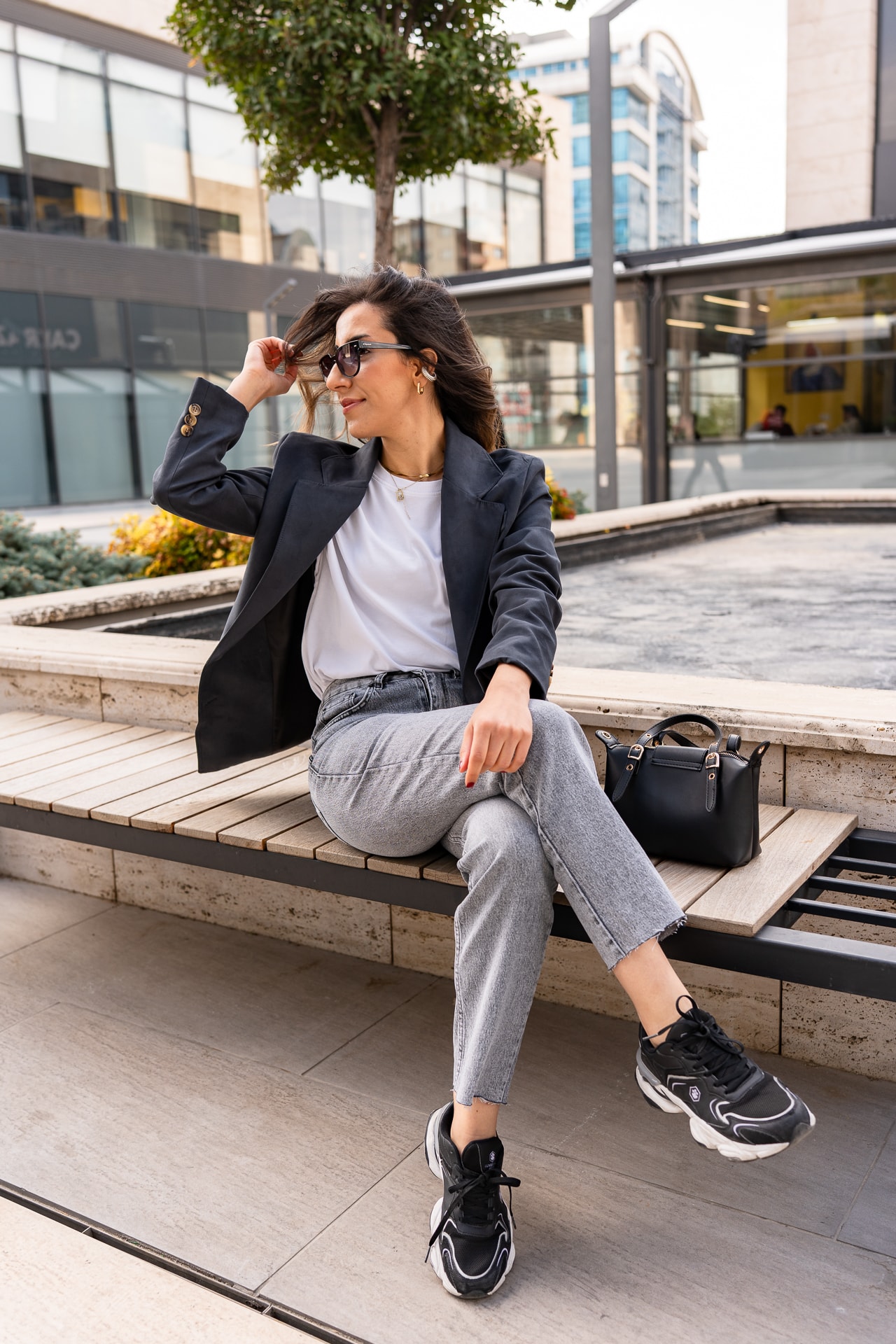 Kesik Paça Boyfit Yıkamalı Jean 