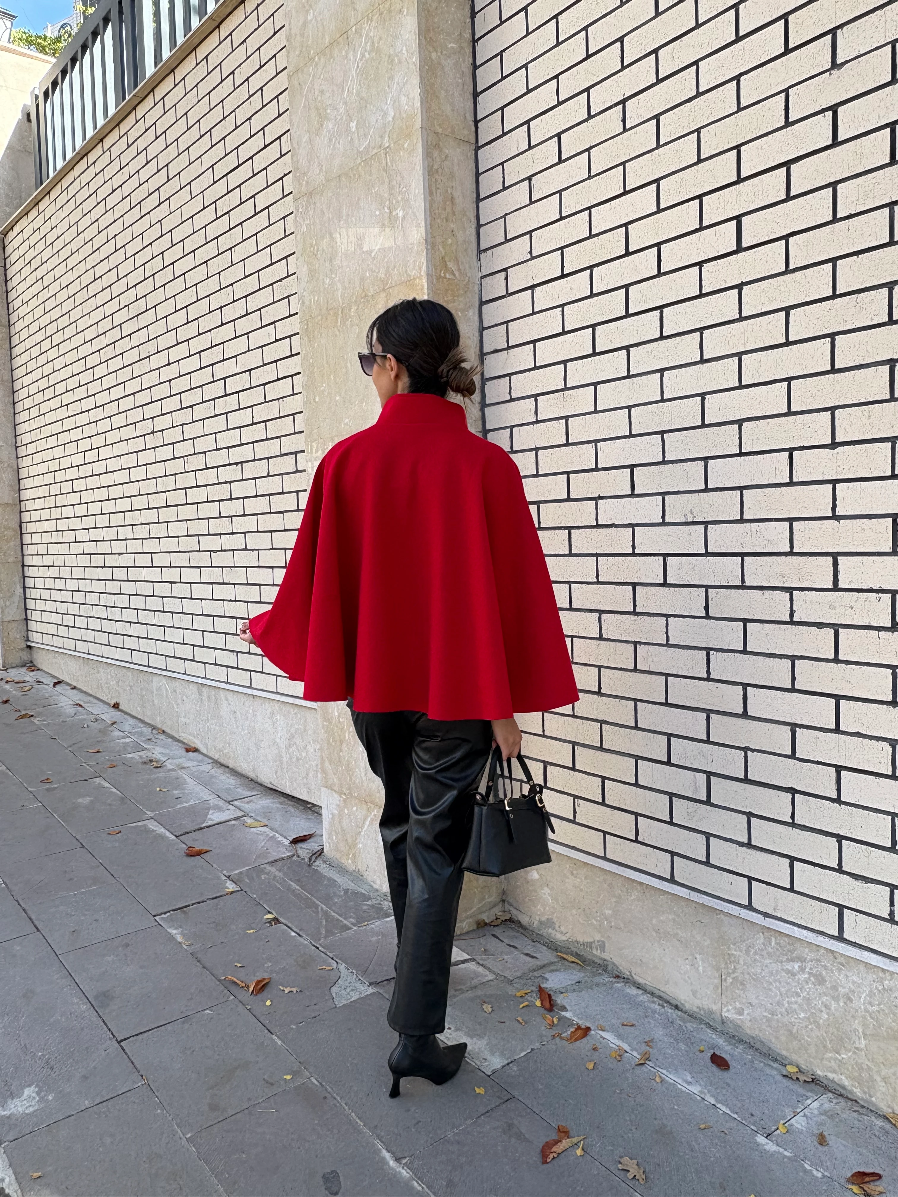 Dik Yaka Kemerli Kırmızı Panço