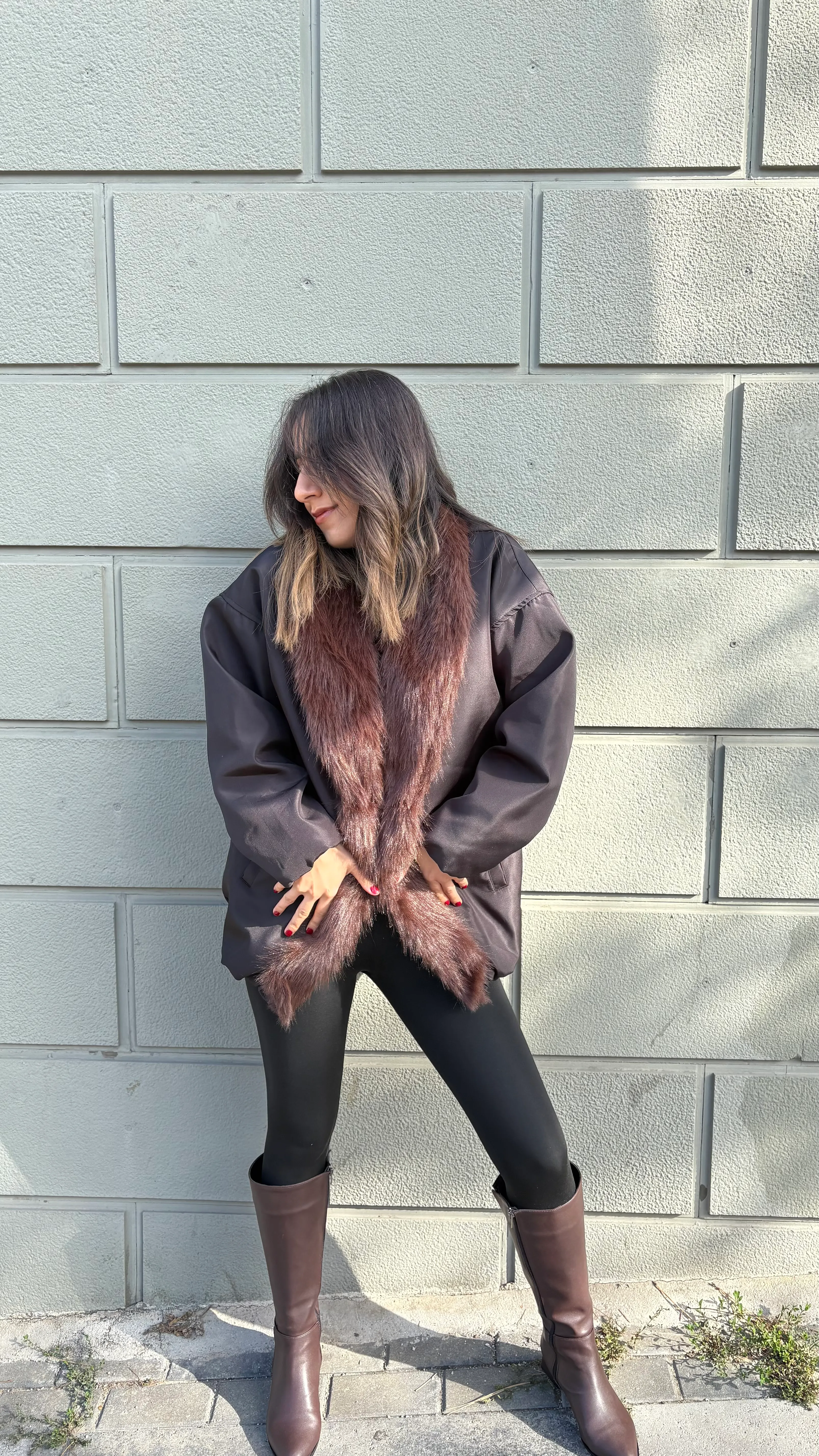 Yakası Kürklü Siyah Mont 