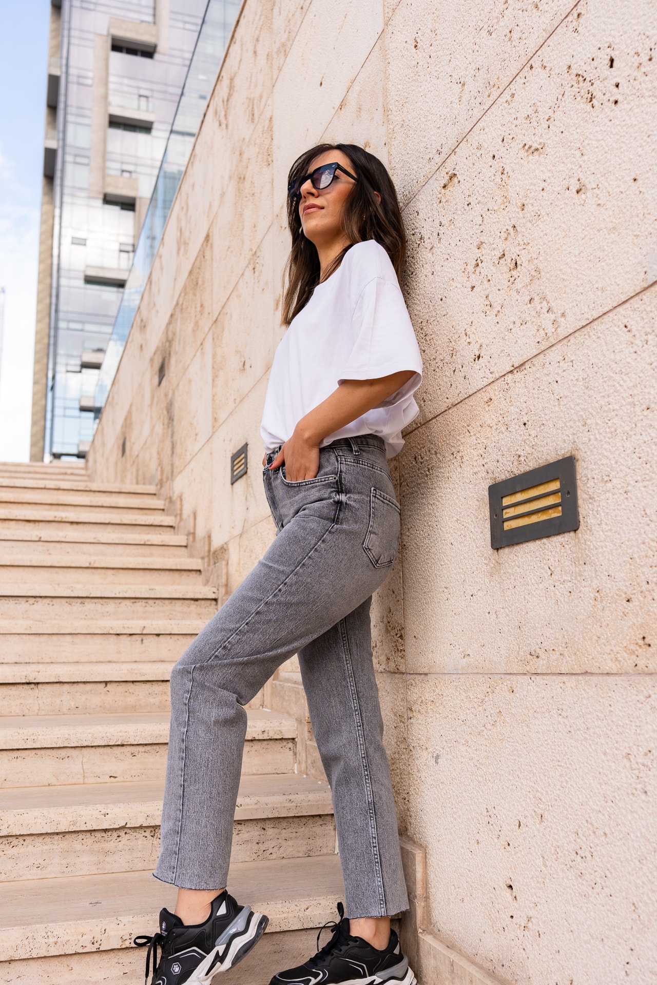 Kesik Paça Boyfit Yıkamalı Jean 