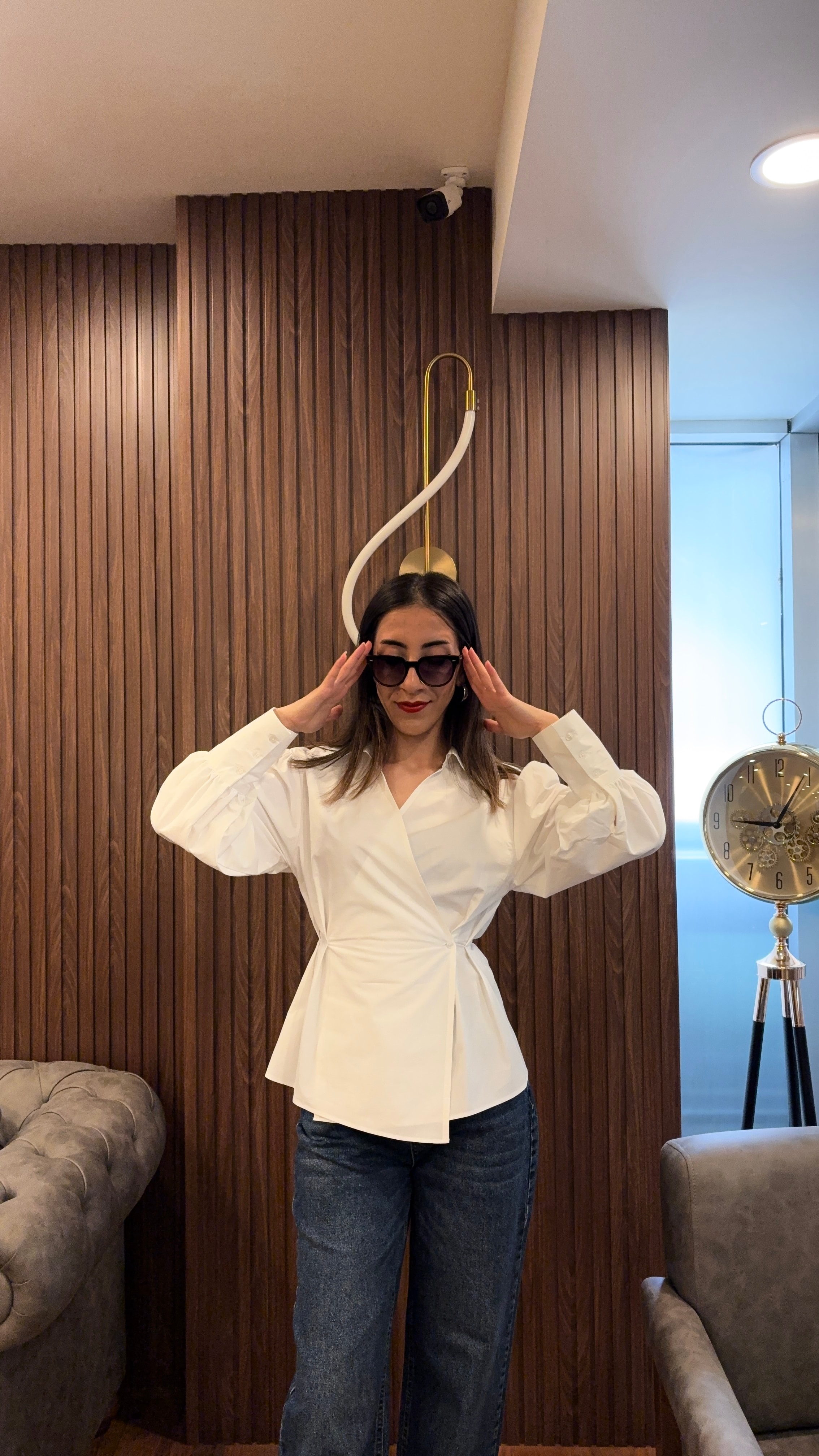 Beyaz Pileli Gömlek