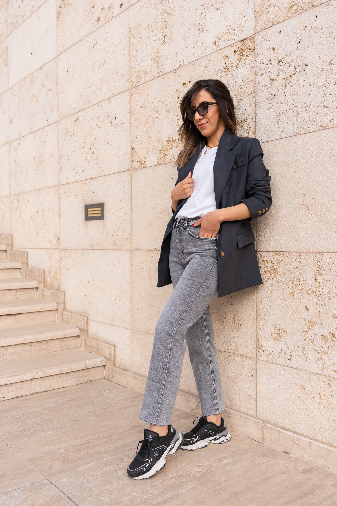 Kesik Paça Boyfit Yıkamalı Jean 