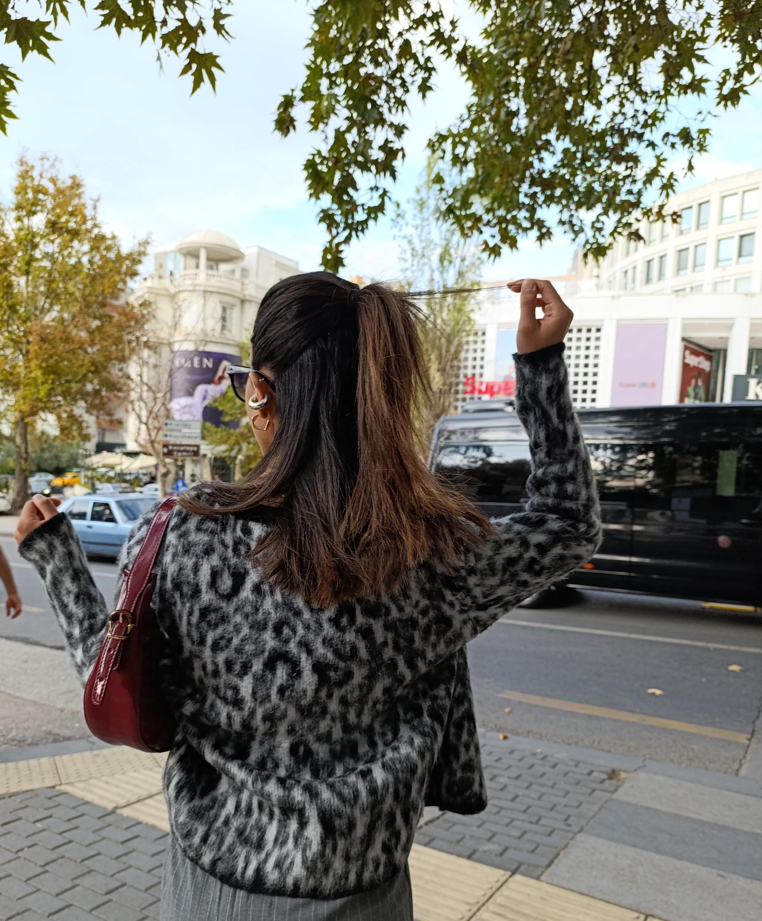Yumuşak Dokulu Leopar Desen Hırka