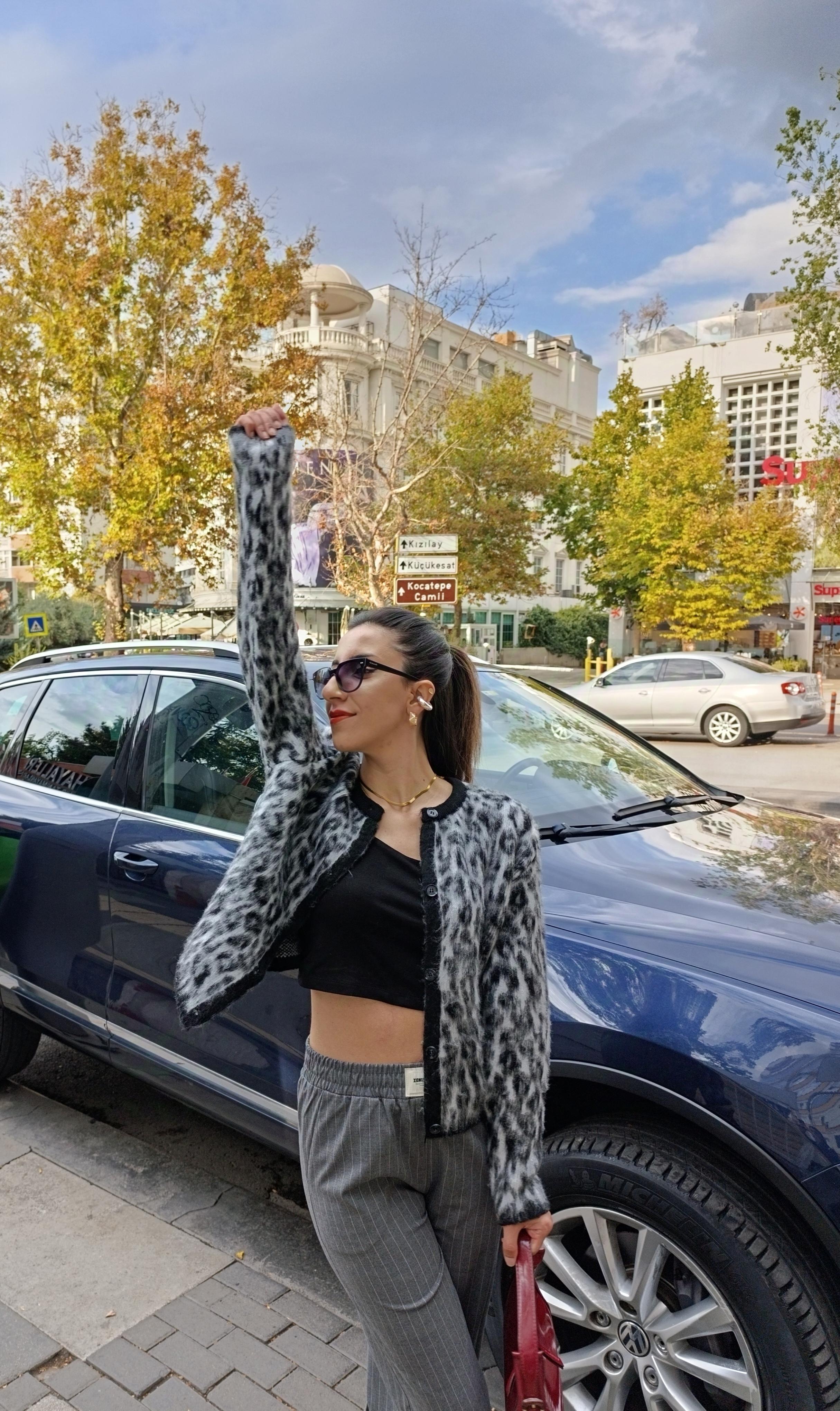 Yumuşak Dokulu Leopar Desen Hırka