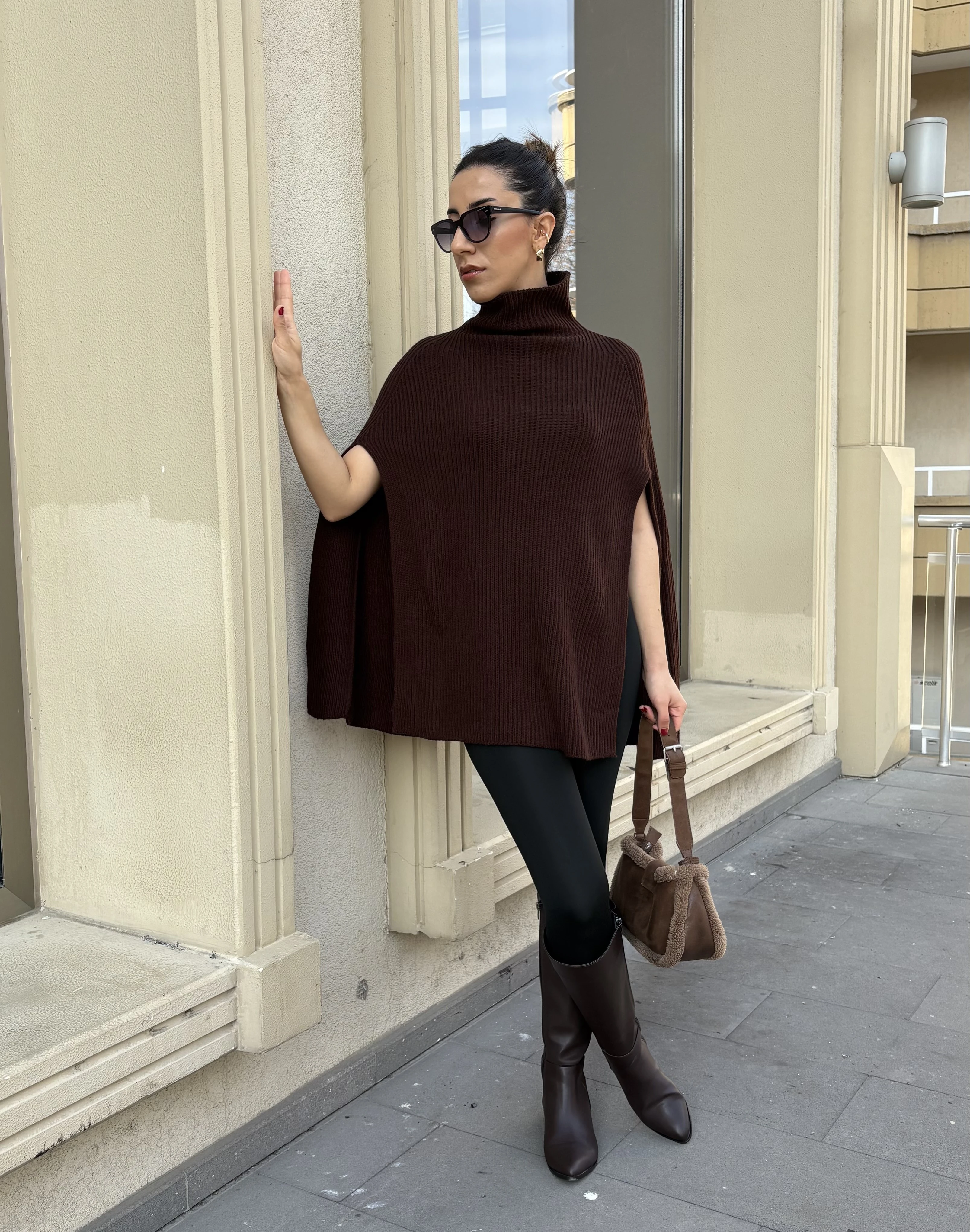 Kahverengi Balıkçı Yaka Pelerin Kazak 