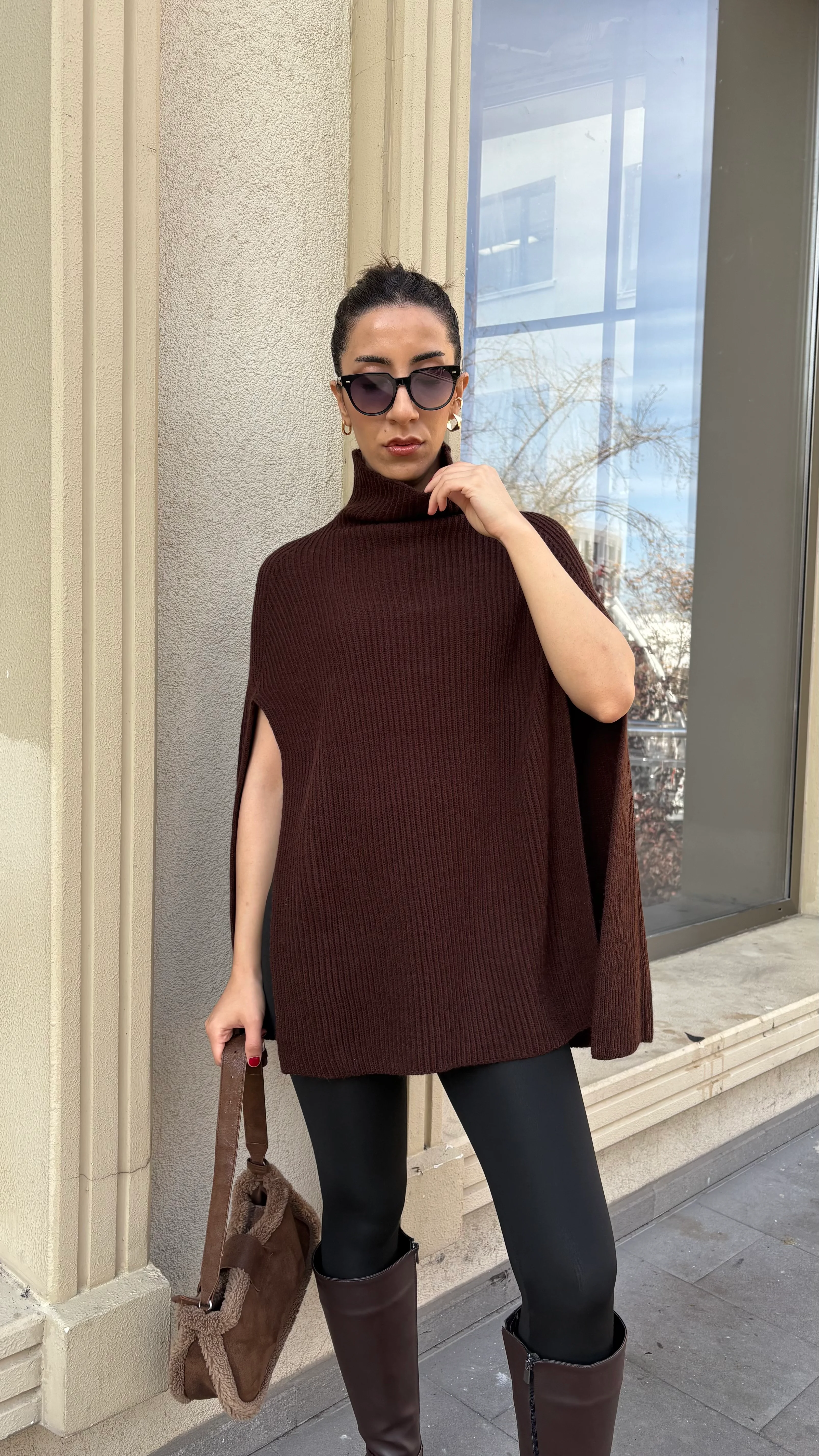 Kahverengi Balıkçı Yaka Pelerin Kazak 