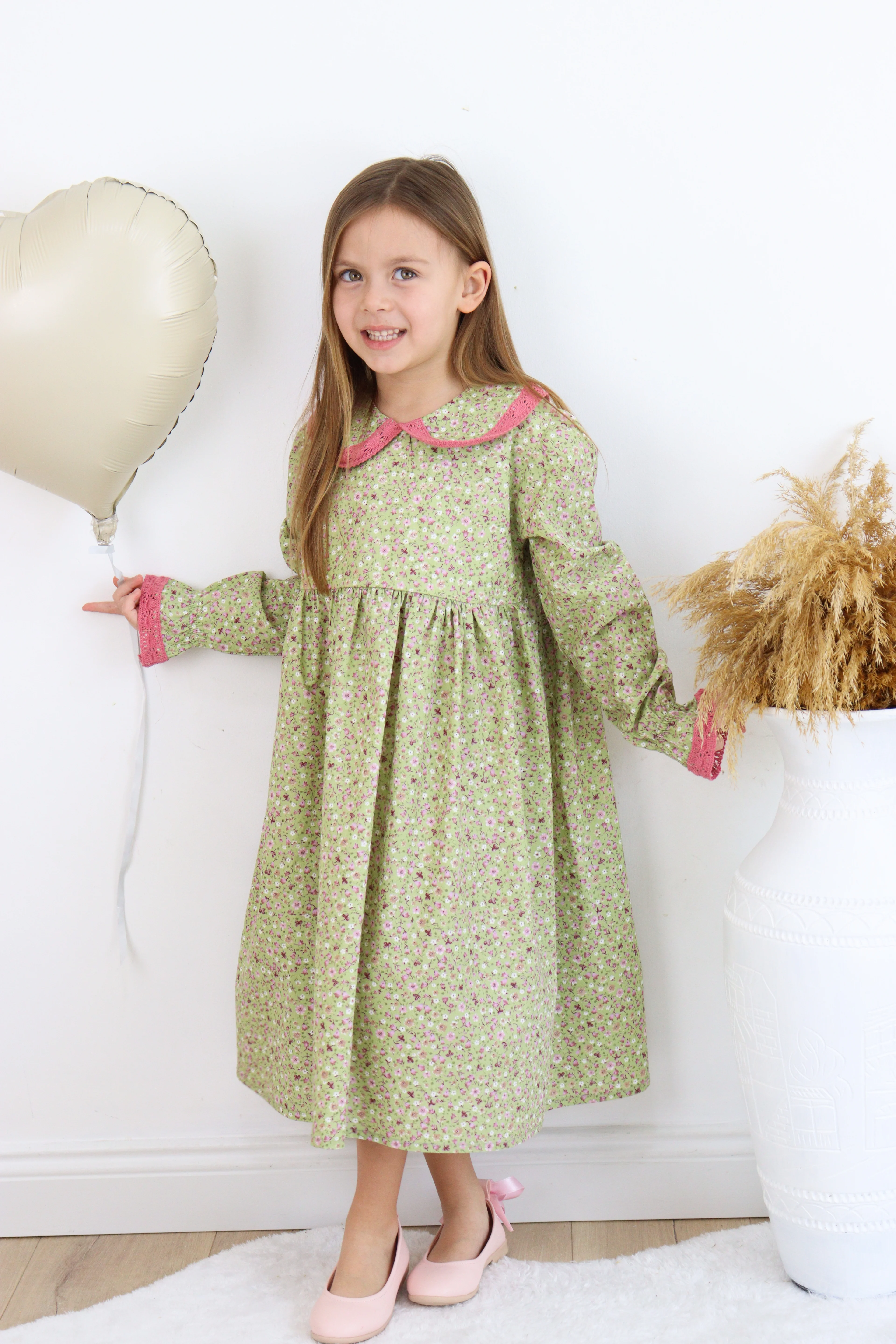 Kız Çocuk Çiçekli Yeşil Fisto Detaylı Ara Boy Elbise 